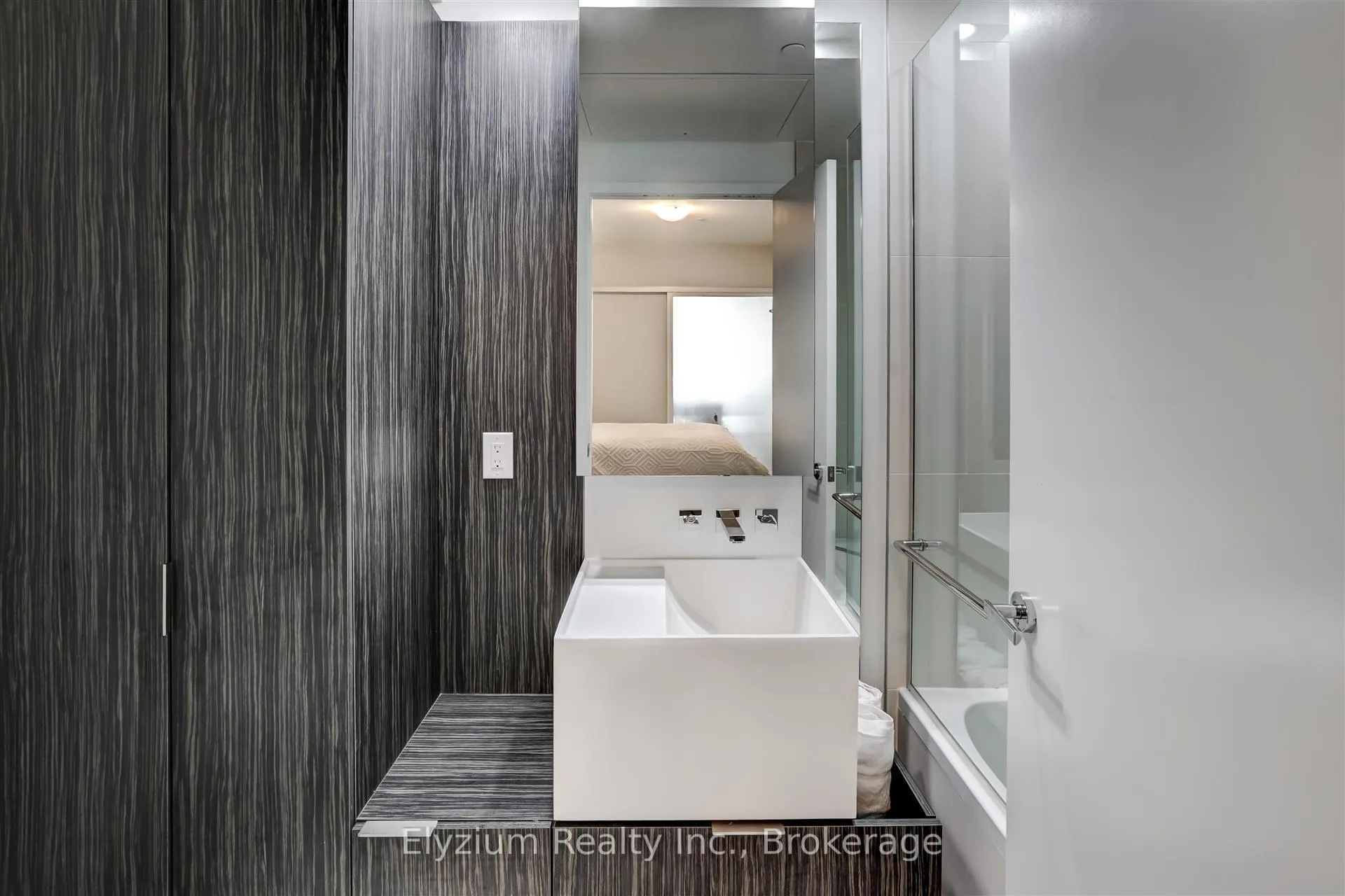 Photo 20 of Unit 518, 1 Bloor St E, Toronto, Church-Yonge Corridor — HOMEH