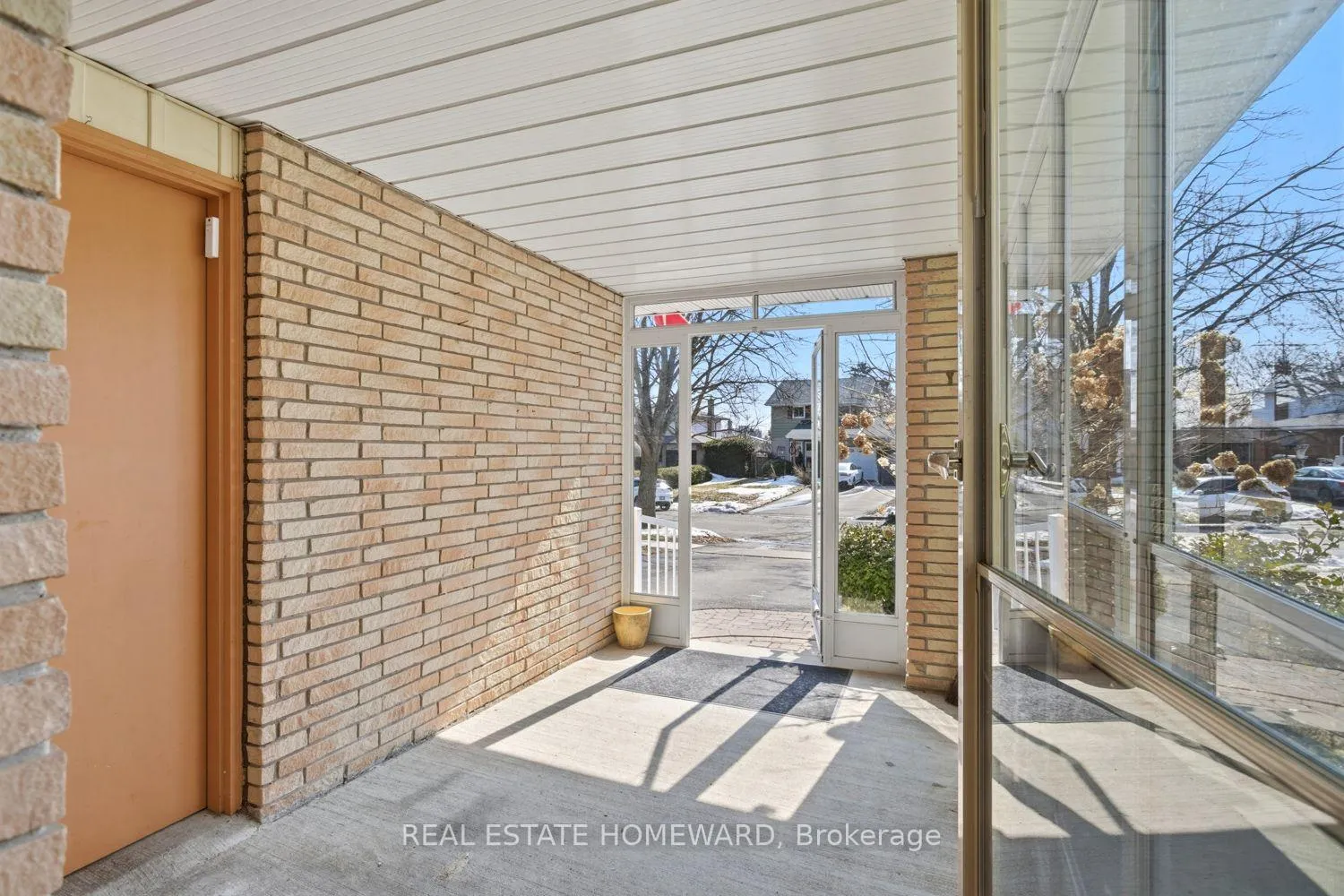 Photo 3 of 473 Paddington Crescent, Oshawa, Centennial — HOMEH