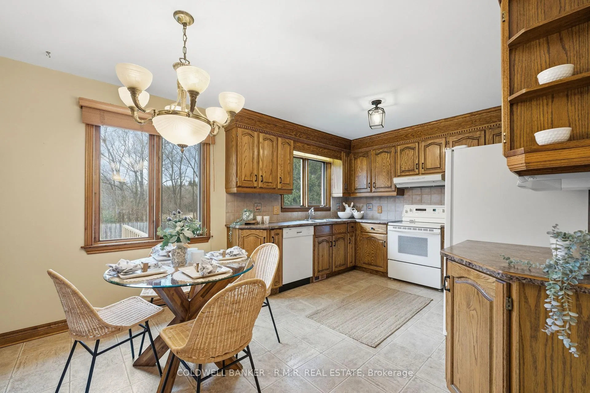 Photo 10 of 118 Waverly Street N, Oshawa, McLaughlin — HOMEH