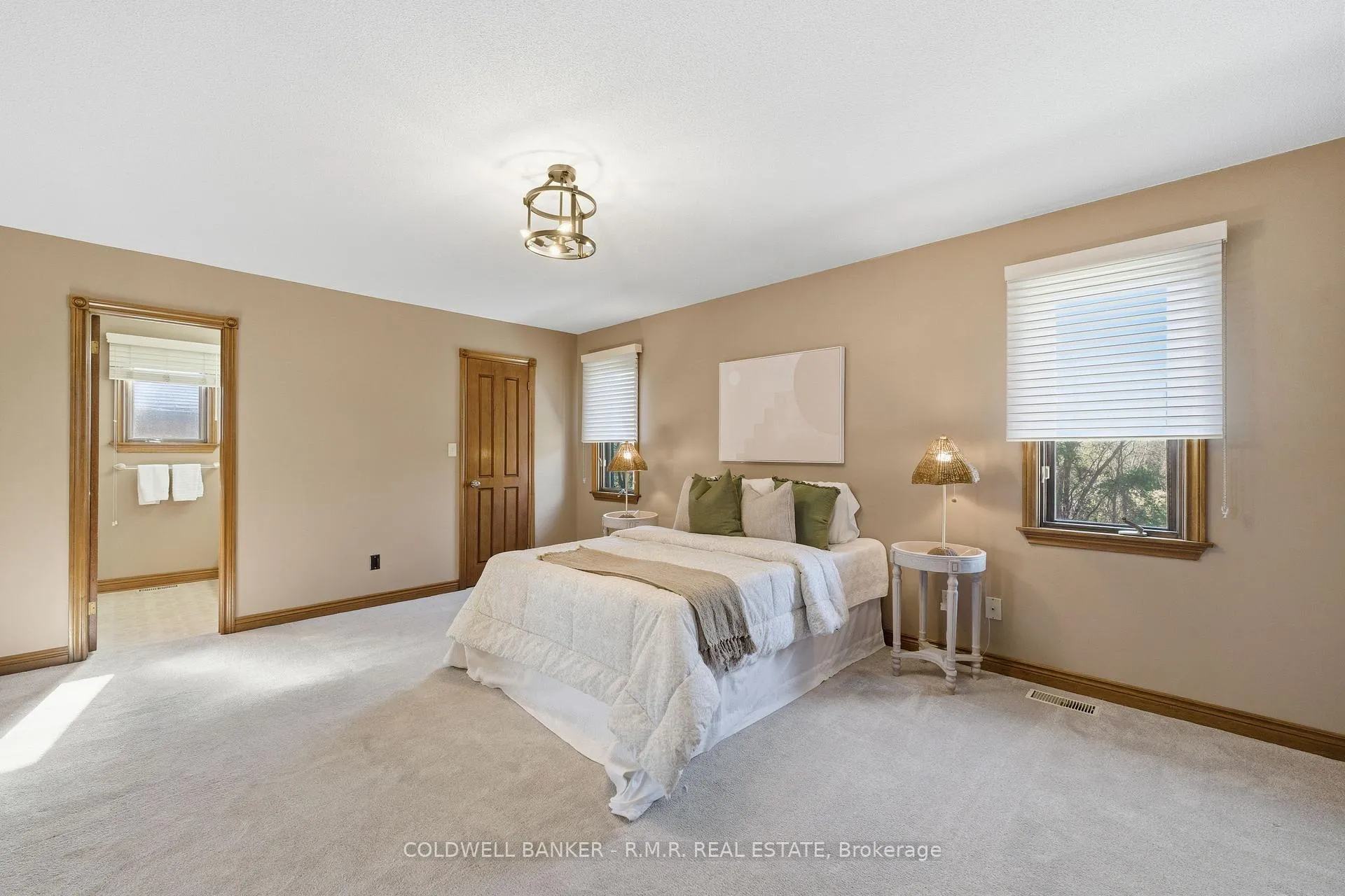 Photo 19 of 118 Waverly Street N, Oshawa, McLaughlin — HOMEH