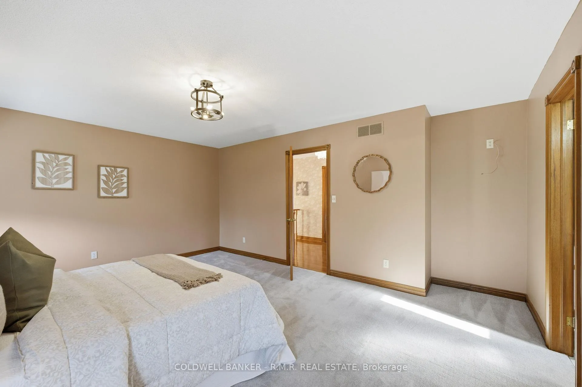 Photo 20 of 118 Waverly Street N, Oshawa, McLaughlin — HOMEH