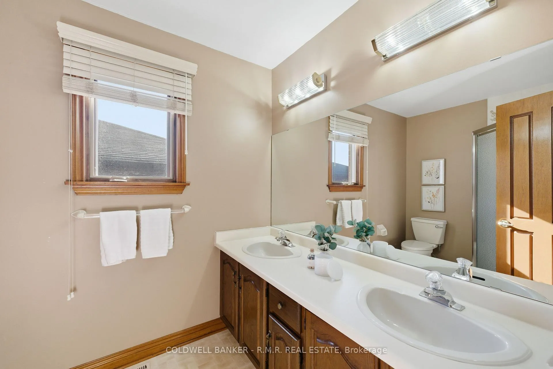 Photo 21 of 118 Waverly Street N, Oshawa, McLaughlin — HOMEH