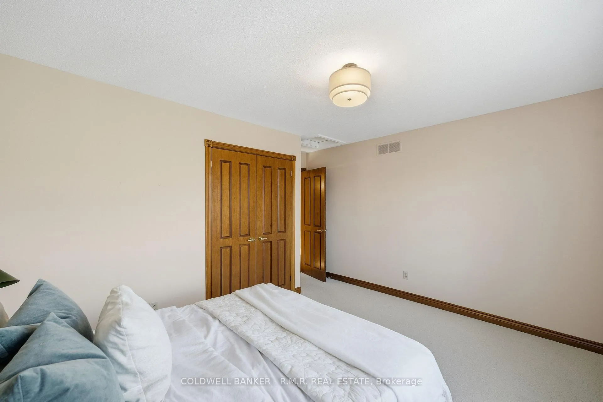 Photo 23 of 118 Waverly Street N, Oshawa, McLaughlin — HOMEH