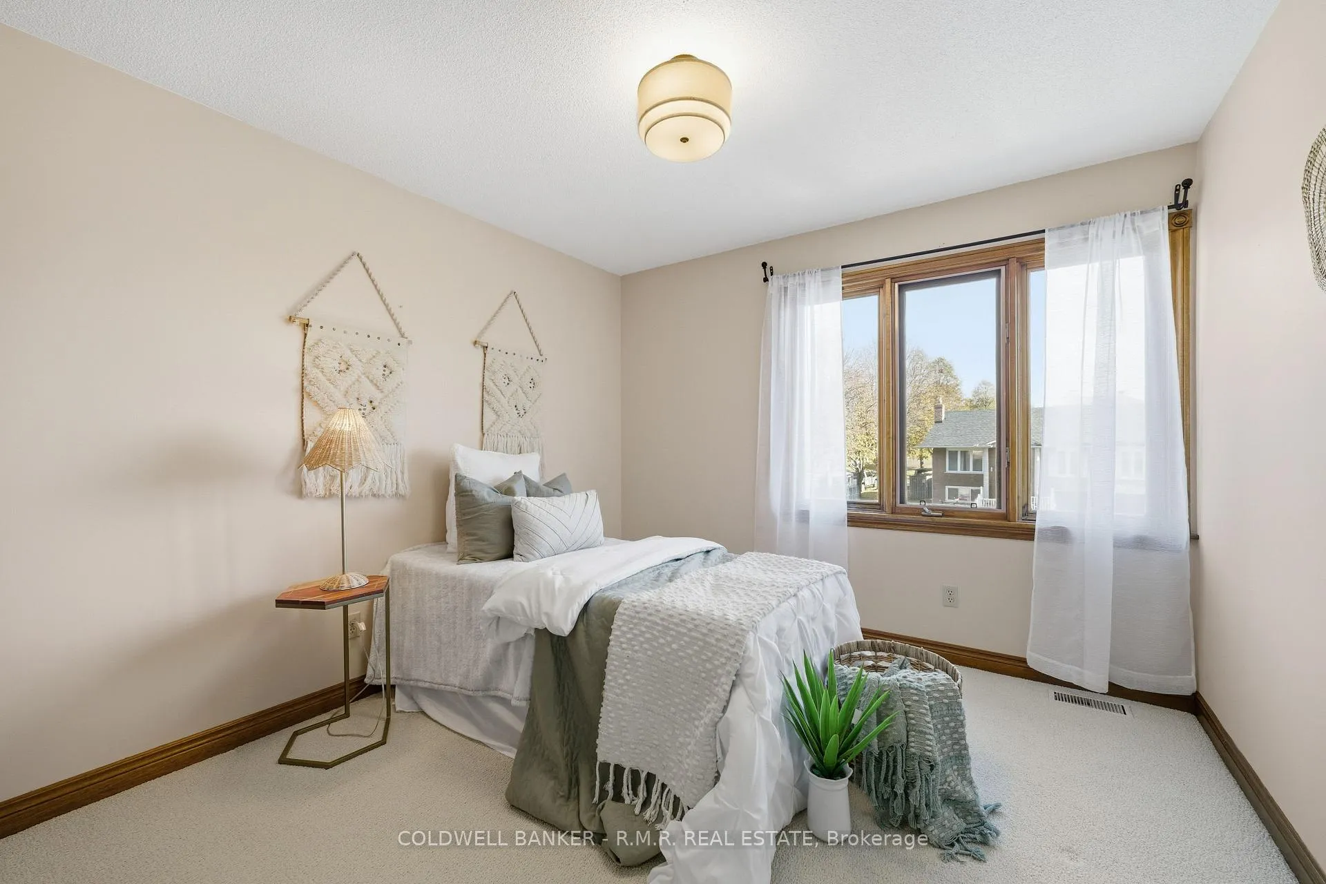 Photo 24 of 118 Waverly Street N, Oshawa, McLaughlin — HOMEH