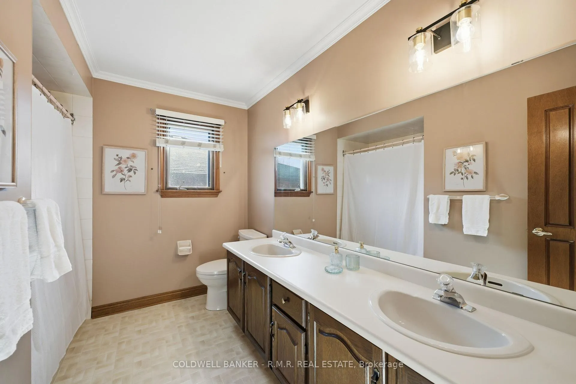 Photo 26 of 118 Waverly Street N, Oshawa, McLaughlin — HOMEH