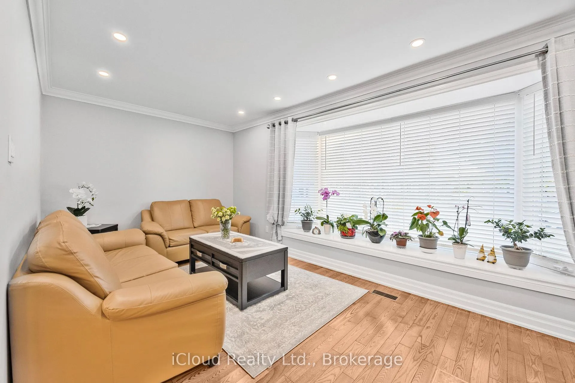 Photo 5 of 52 Kimbark Drive, Brampton, Northwood Park — HOMEH