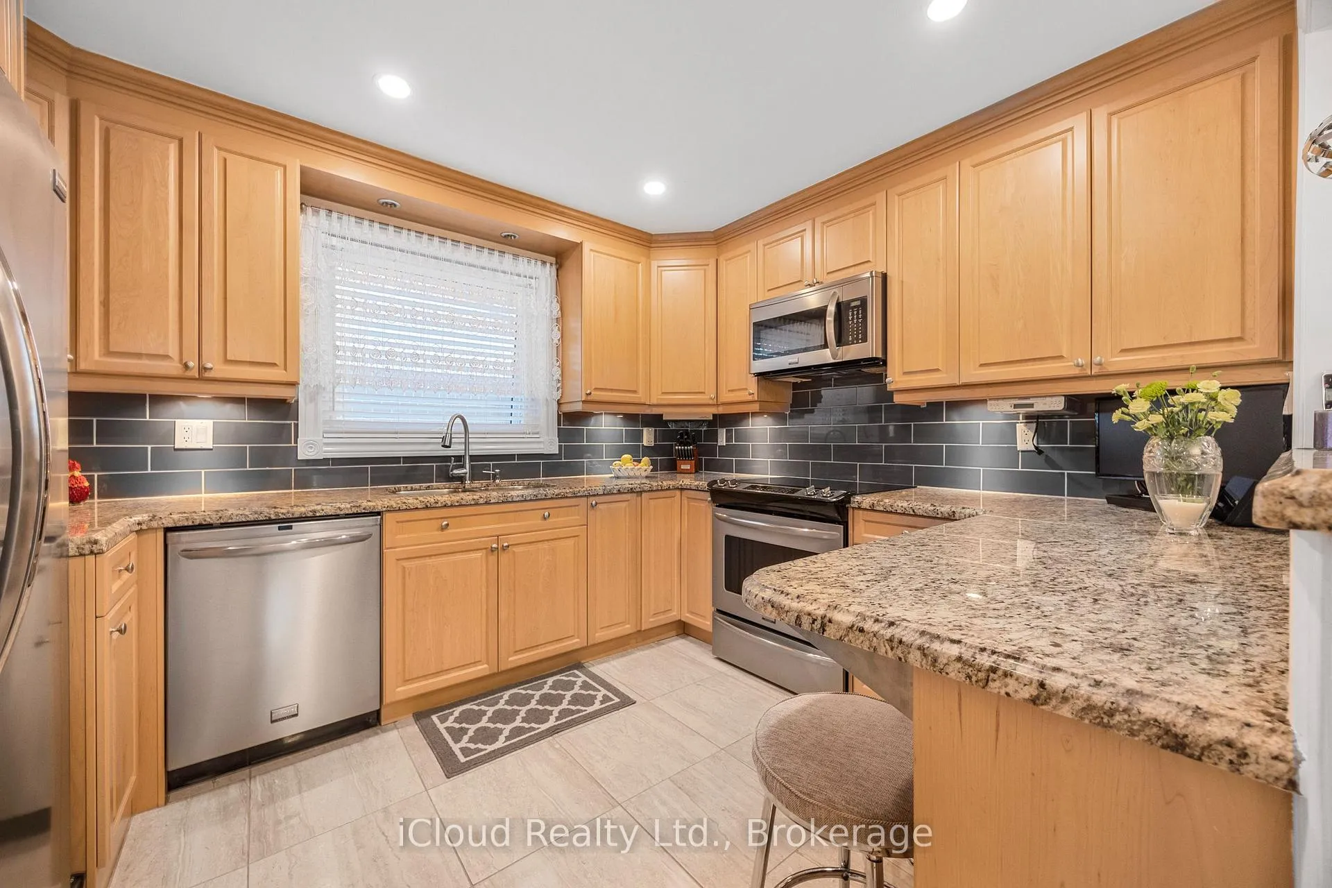 Photo 9 of 52 Kimbark Drive, Brampton, Northwood Park — HOMEH