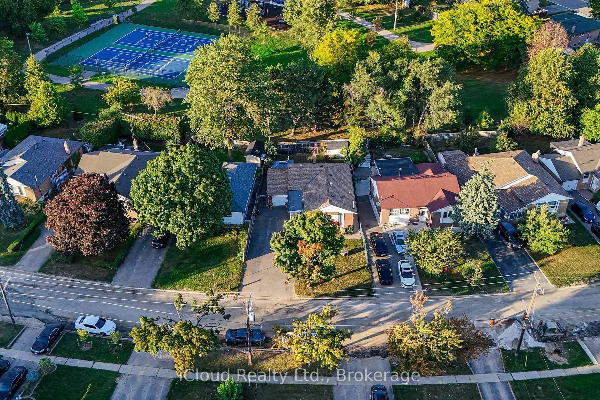 Photo 38 of 52 Kimbark Drive, Brampton, Northwood Park — HOMEH