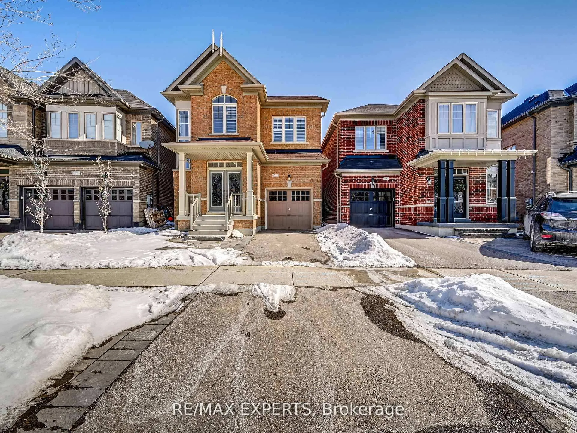 Photo 2 of 25 Killington Avenue, Vaughan, Kleinburg — HOMEH
