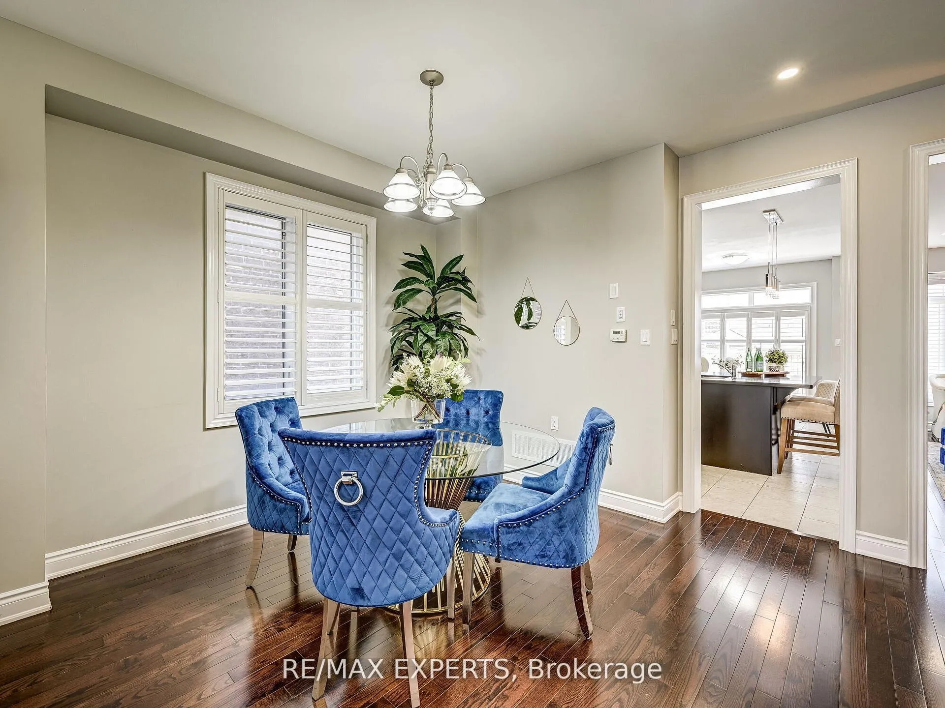 Photo 4 of 25 Killington Avenue, Vaughan, Kleinburg — HOMEH