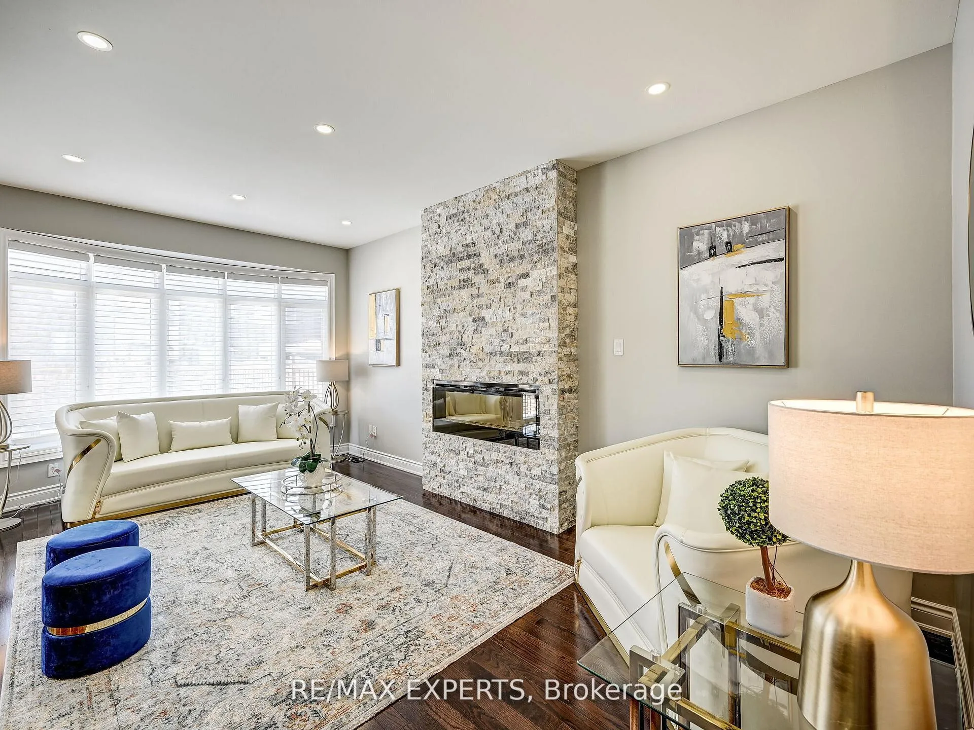 Photo 5 of 25 Killington Avenue, Vaughan, Kleinburg — HOMEH
