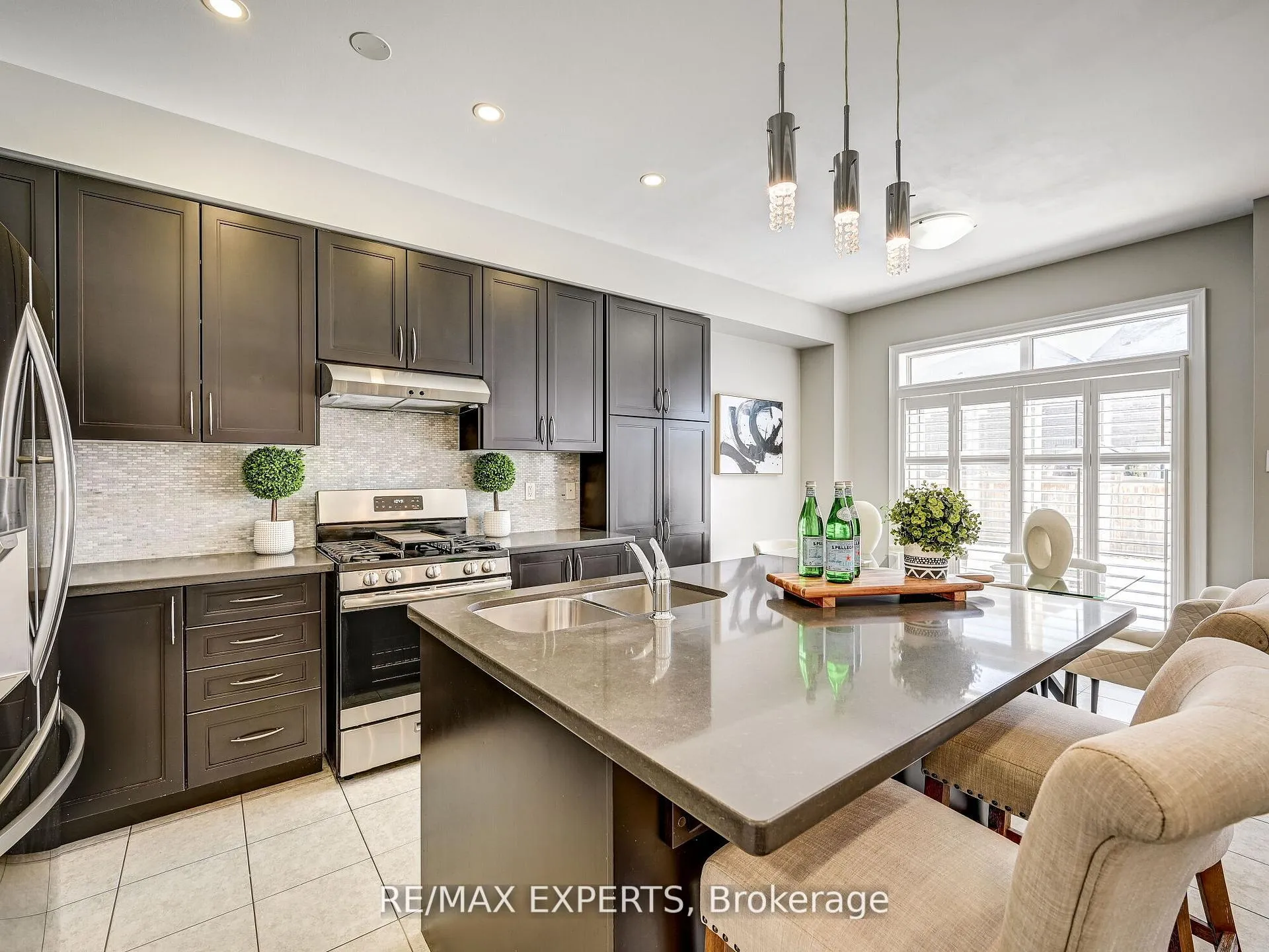 Photo 7 of 25 Killington Avenue, Vaughan, Kleinburg — HOMEH