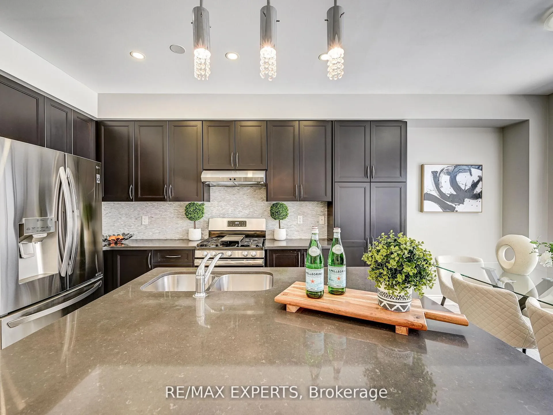 Photo 8 of 25 Killington Avenue, Vaughan, Kleinburg — HOMEH