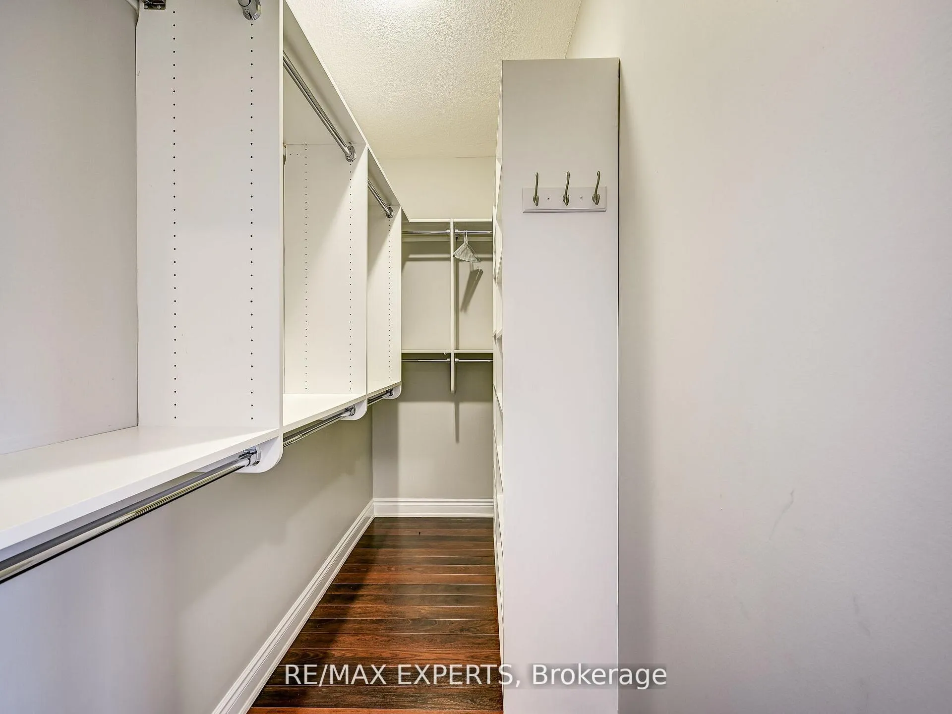 Photo 16 of 25 Killington Avenue, Vaughan, Kleinburg — HOMEH