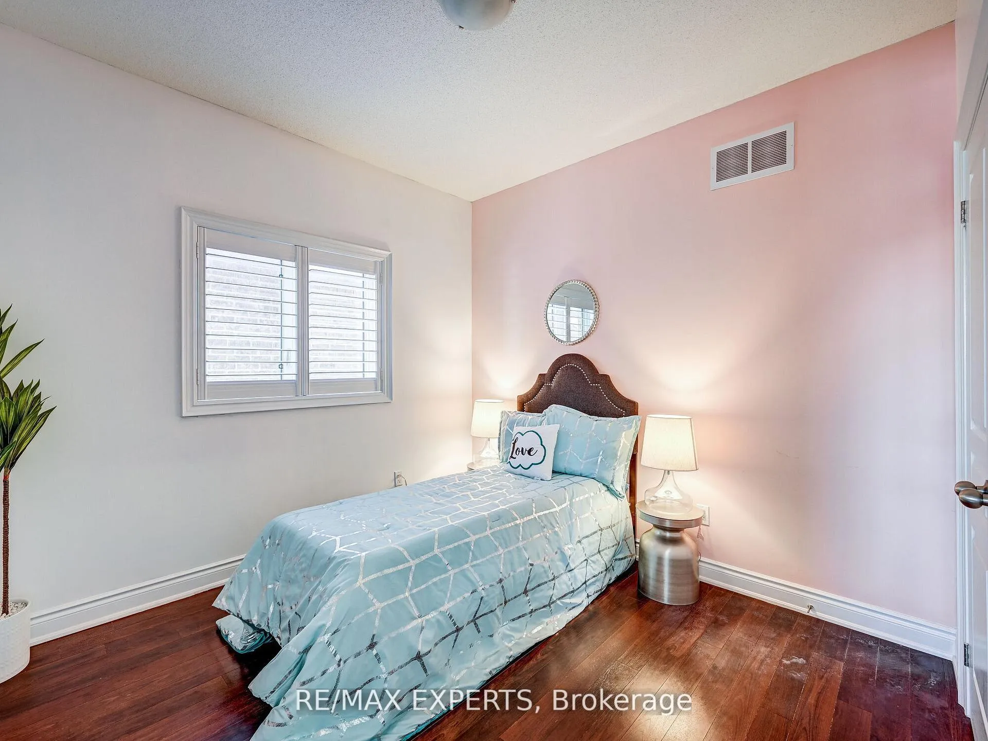 Photo 20 of 25 Killington Avenue, Vaughan, Kleinburg — HOMEH