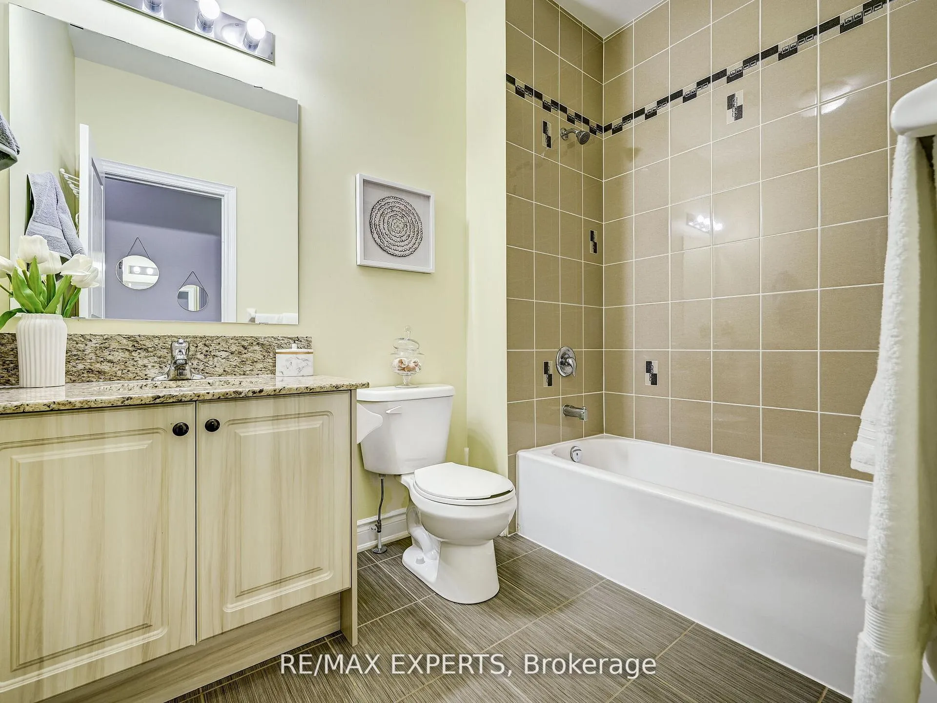Photo 23 of 25 Killington Avenue, Vaughan, Kleinburg — HOMEH