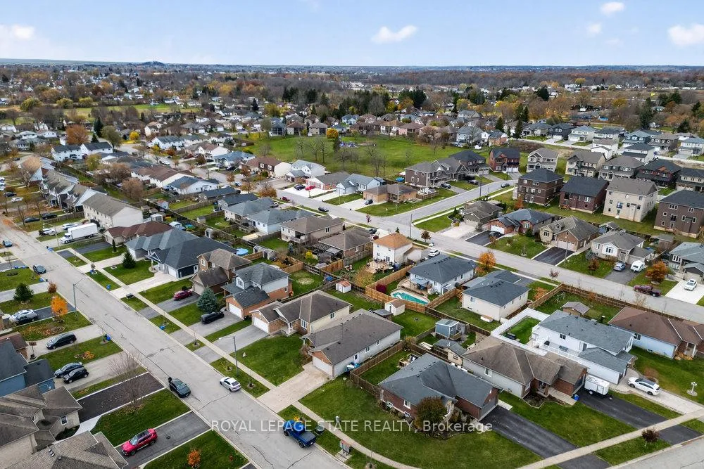 Photo 32 of 60 Saturn Road, Port Colborne, Main Street — HOMEH