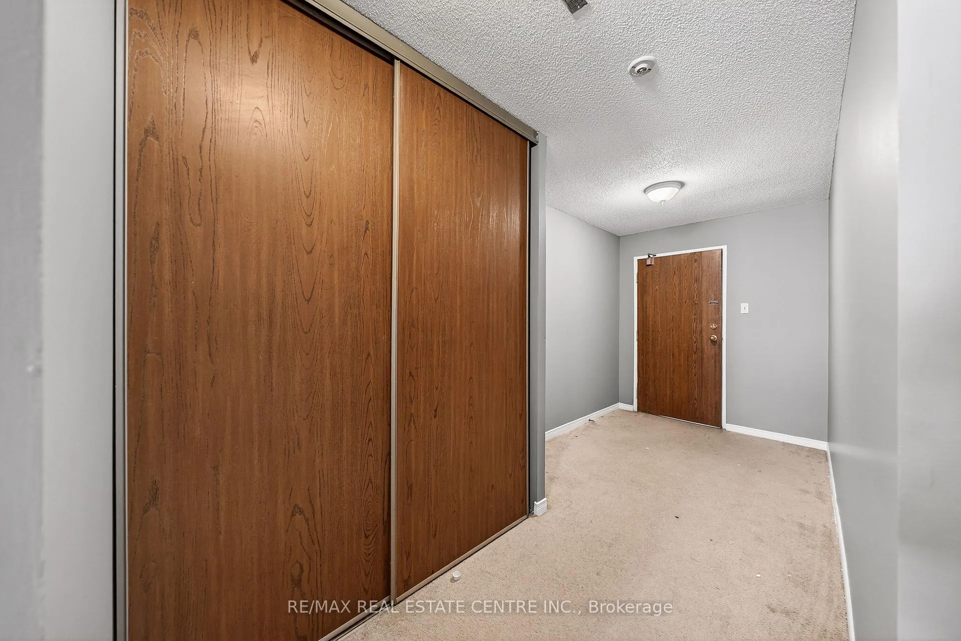 Photo 6 of Unit 212, 35 Green Valley Drive, Kitchener — HOMEH
