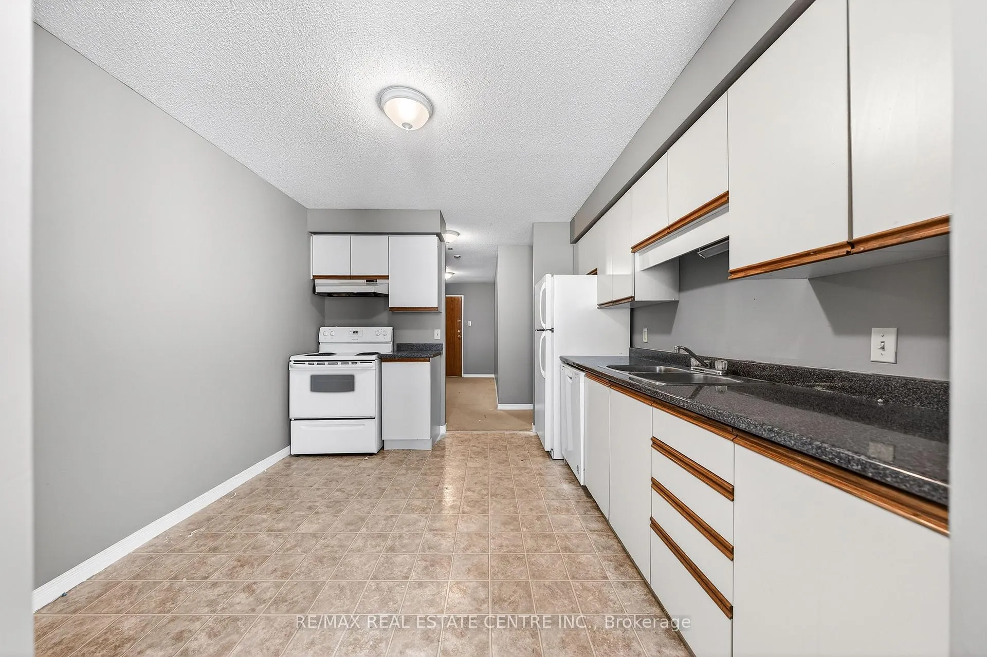 Photo 11 of Unit 212, 35 Green Valley Drive, Kitchener — HOMEH