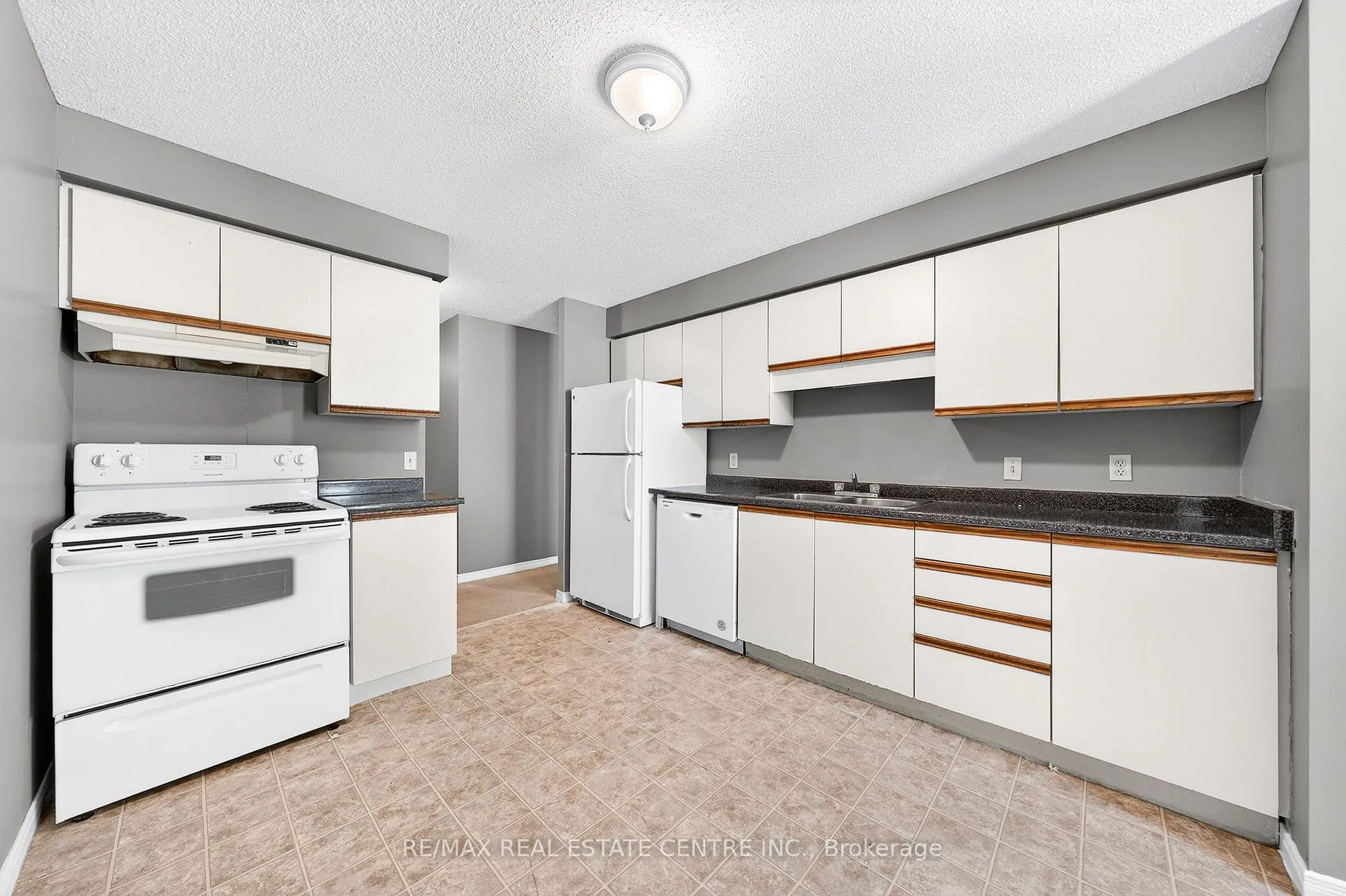Photo 12 of Unit 212, 35 Green Valley Drive, Kitchener — HOMEH