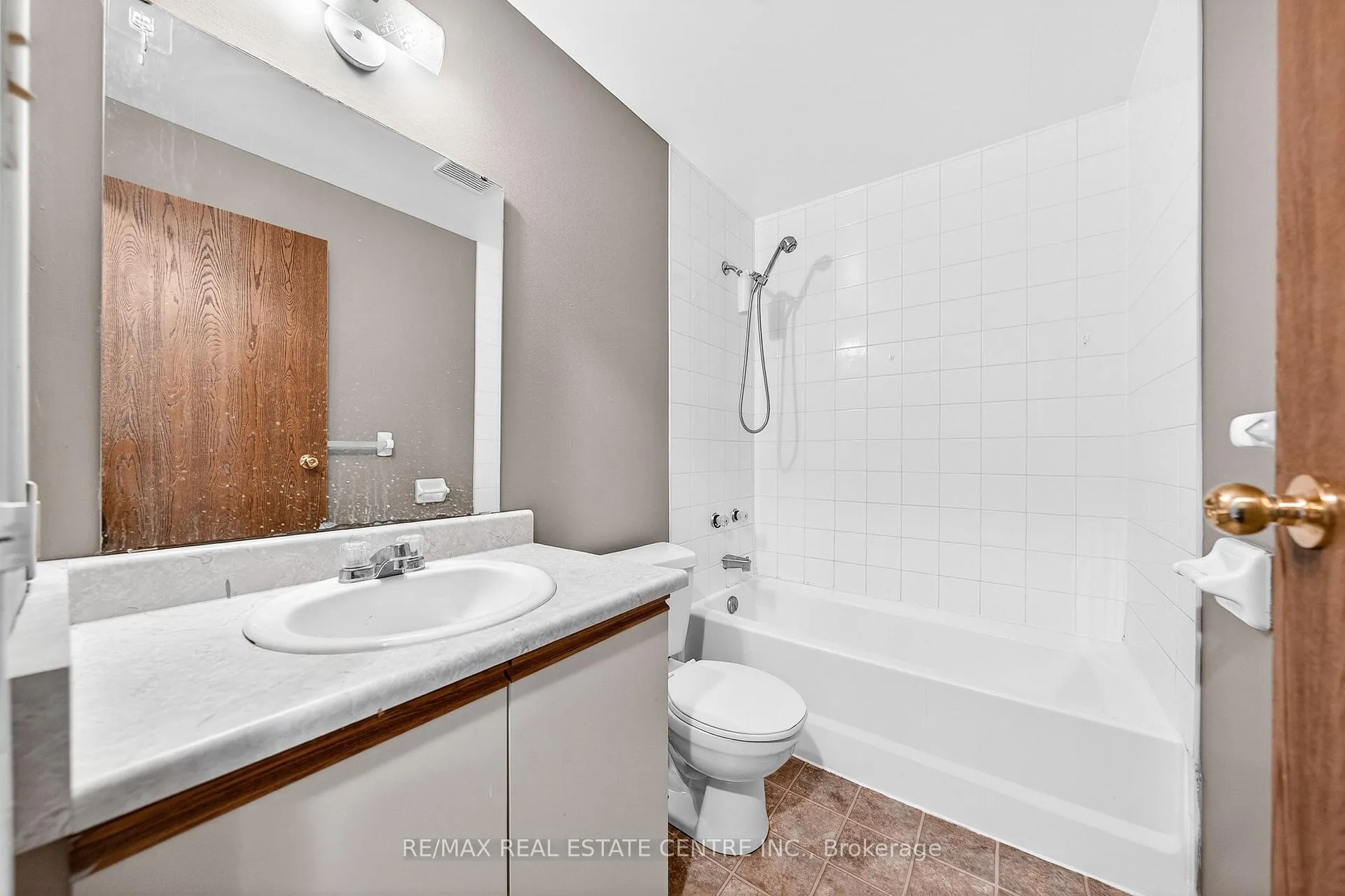 Photo 27 of Unit 212, 35 Green Valley Drive, Kitchener — HOMEH