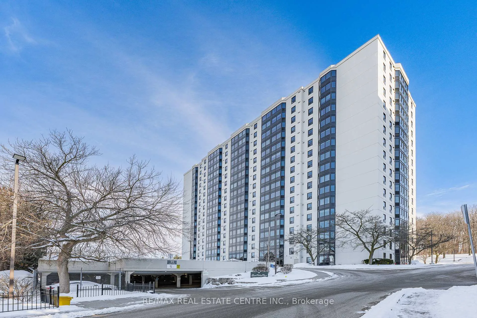 Photo 2 of Unit 1002, 35 Green Valley Drive, Kitchener, Pioneer Park — HOMEH