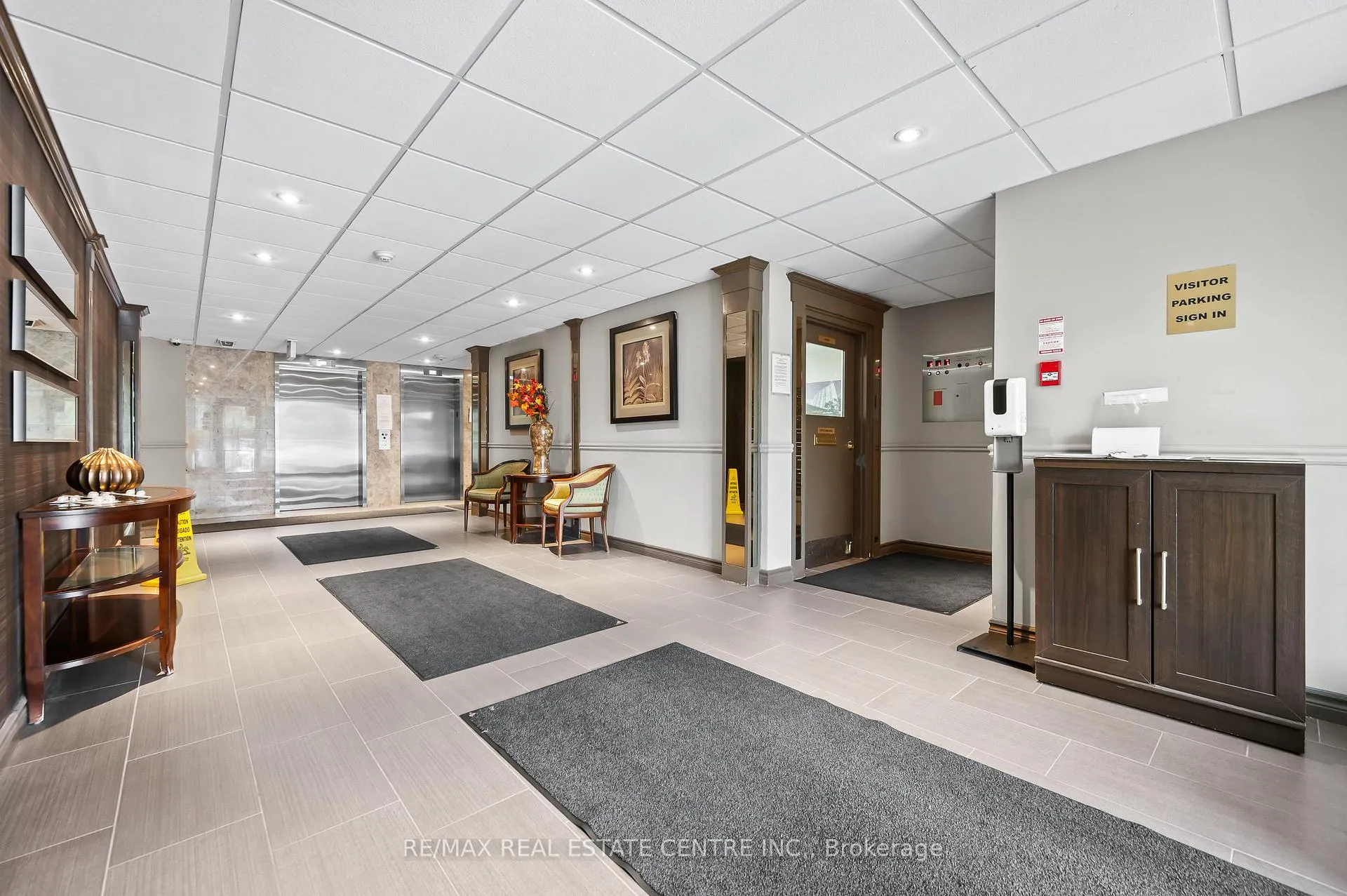 Photo 3 of Unit 1002, 35 Green Valley Drive, Kitchener, Pioneer Park — HOMEH