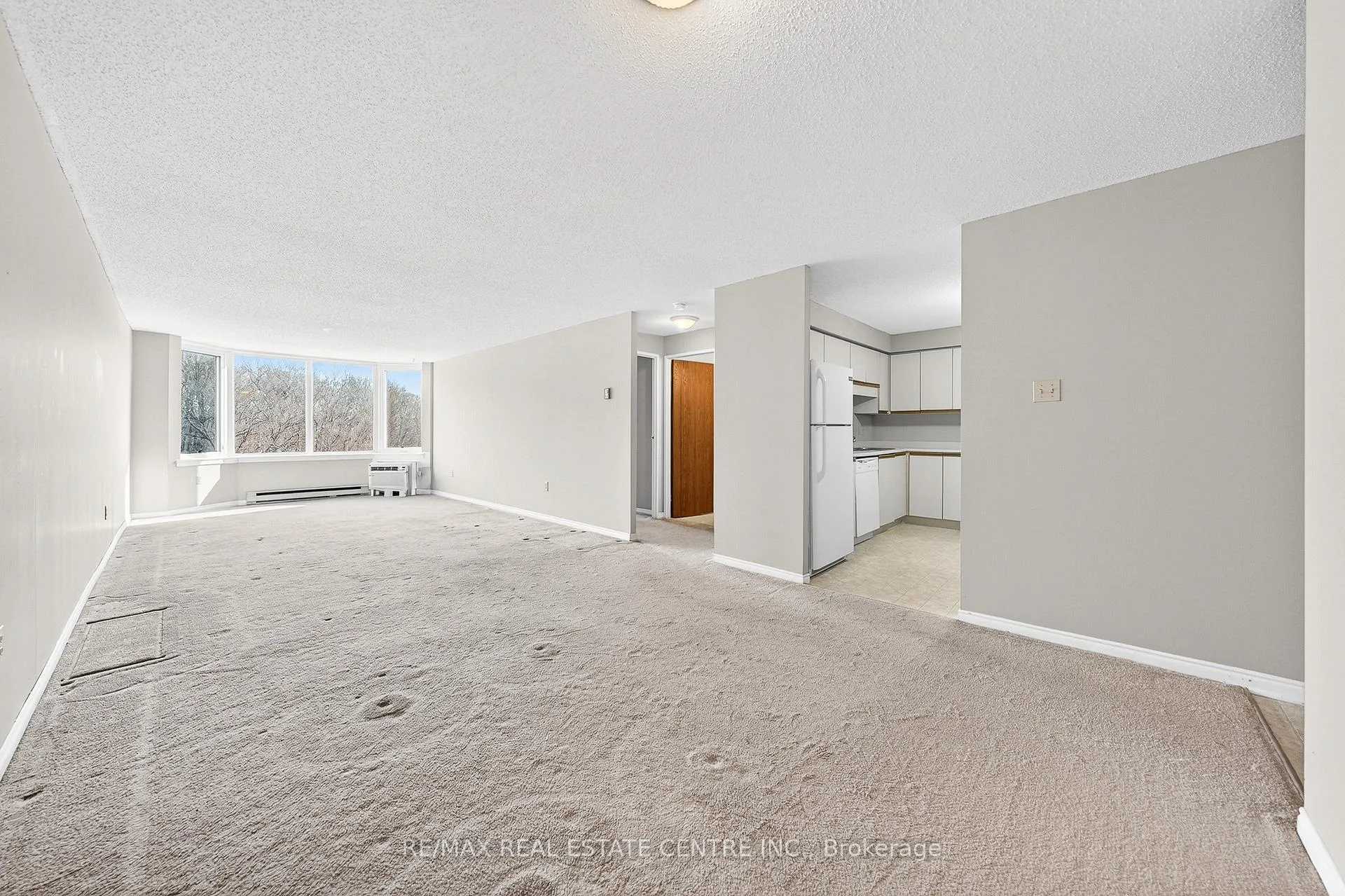 Photo 9 of Unit 1002, 35 Green Valley Drive, Kitchener, Pioneer Park — HOMEH