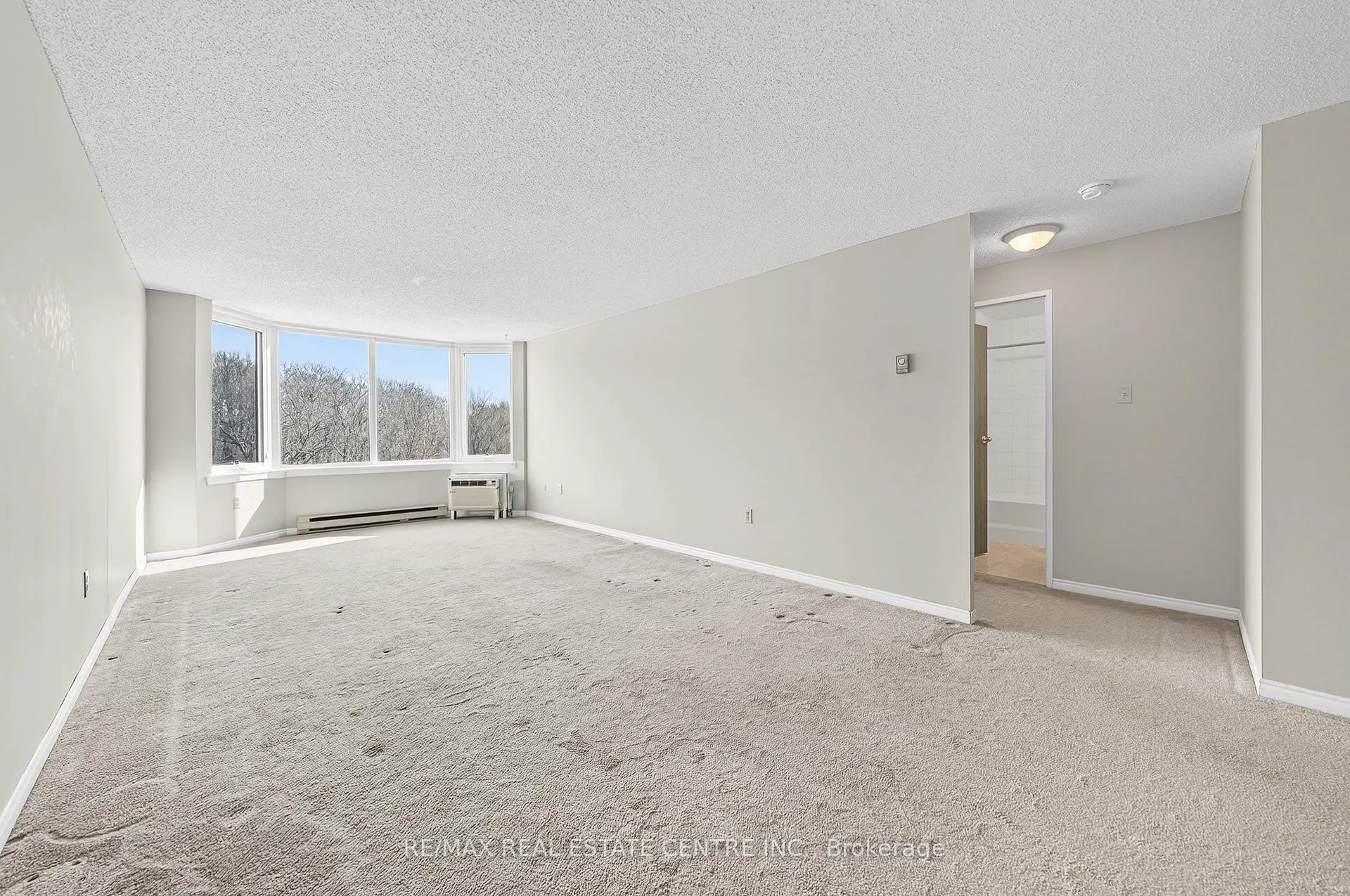 Photo 11 of Unit 1002, 35 Green Valley Drive, Kitchener, Pioneer Park — HOMEH