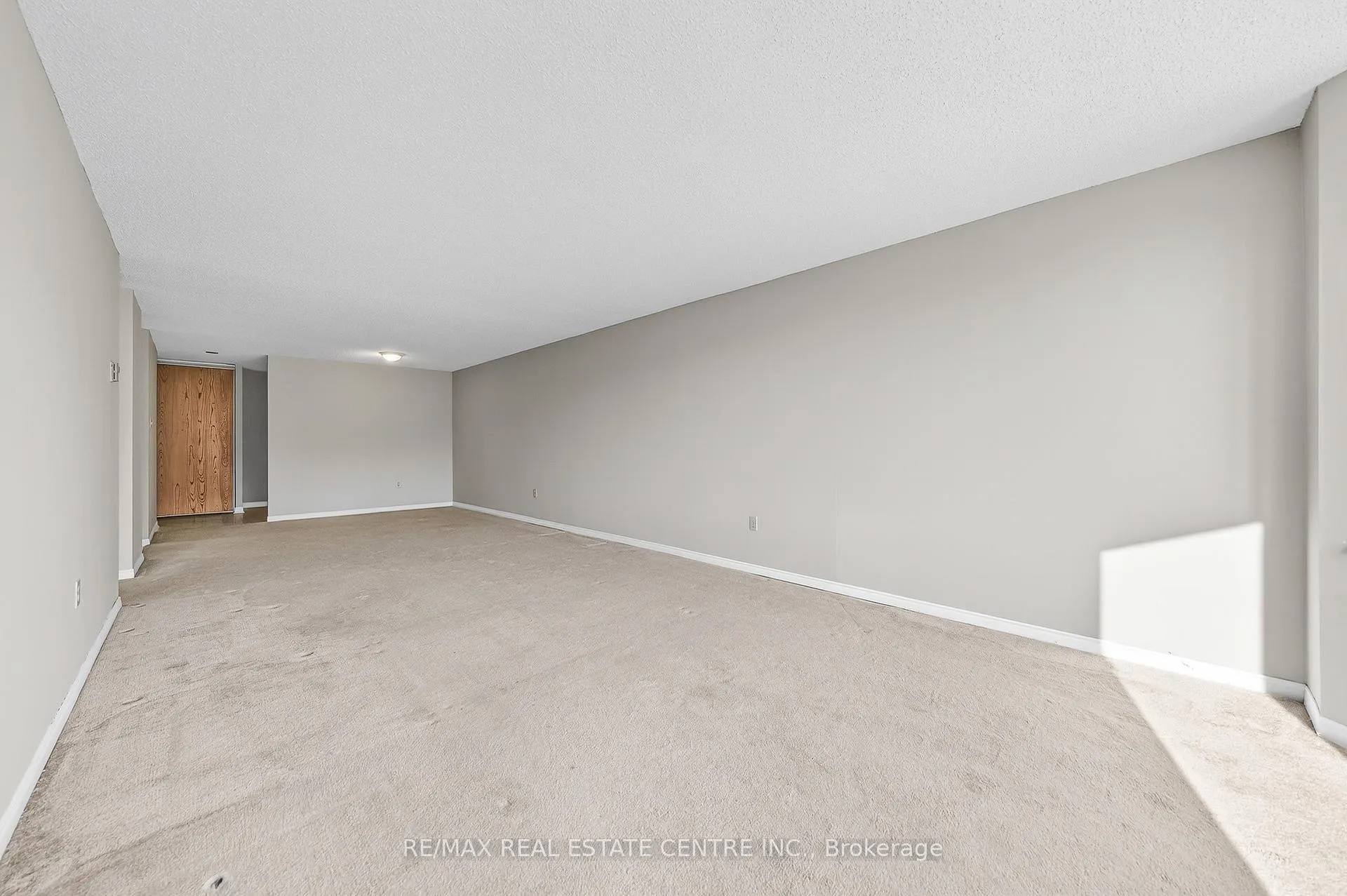 Photo 14 of Unit 1002, 35 Green Valley Drive, Kitchener, Pioneer Park — HOMEH