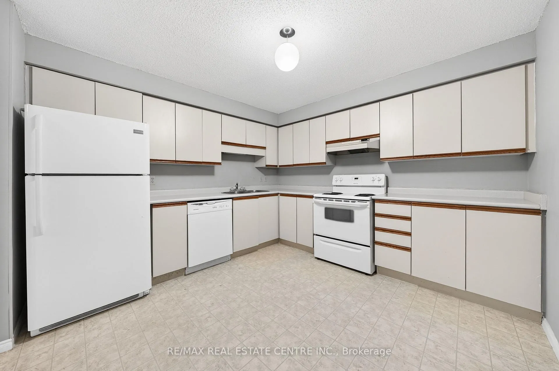 Photo 17 of Unit 1002, 35 Green Valley Drive, Kitchener, Pioneer Park — HOMEH