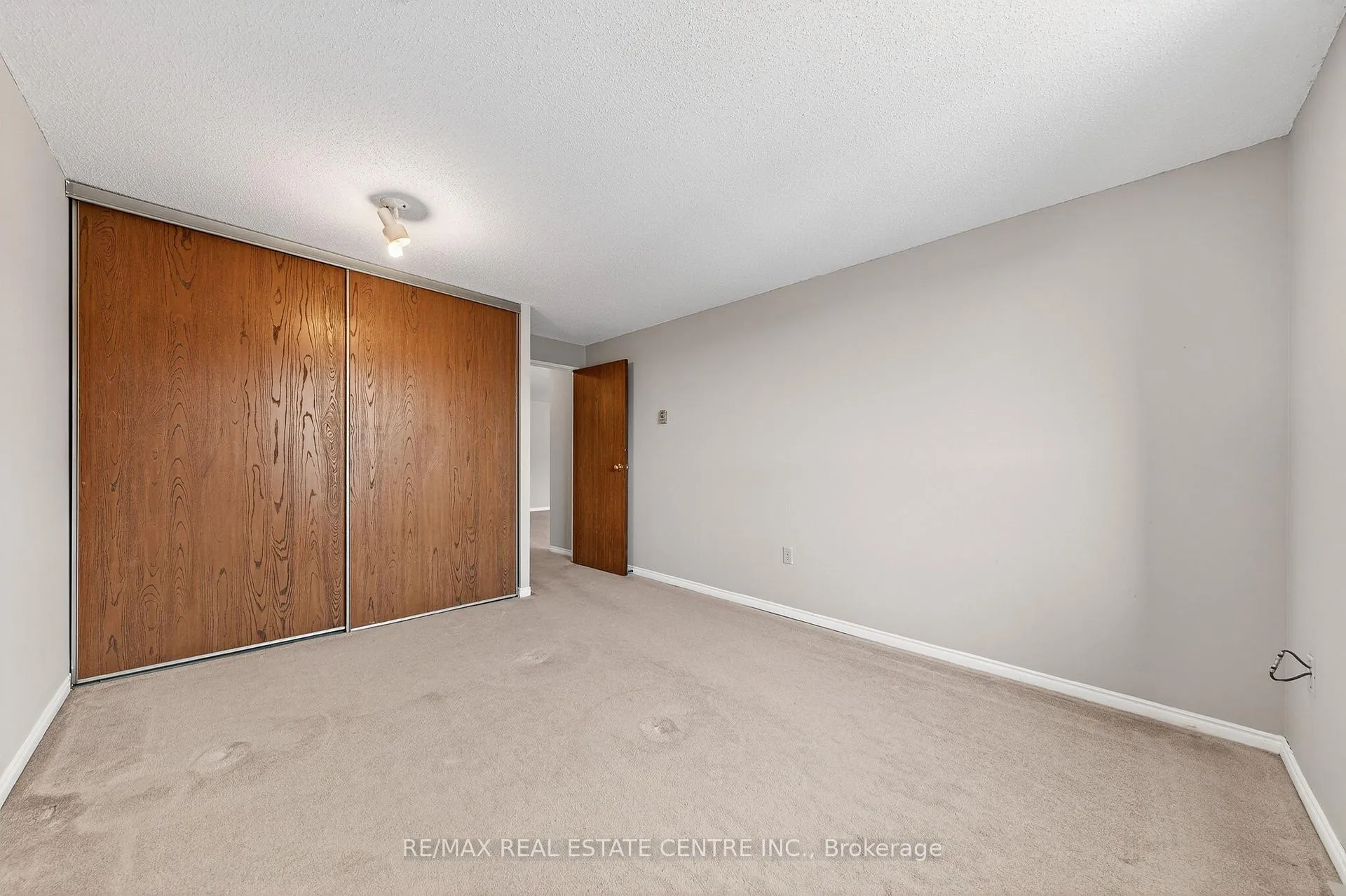 Photo 22 of Unit 1002, 35 Green Valley Drive, Kitchener, Pioneer Park — HOMEH