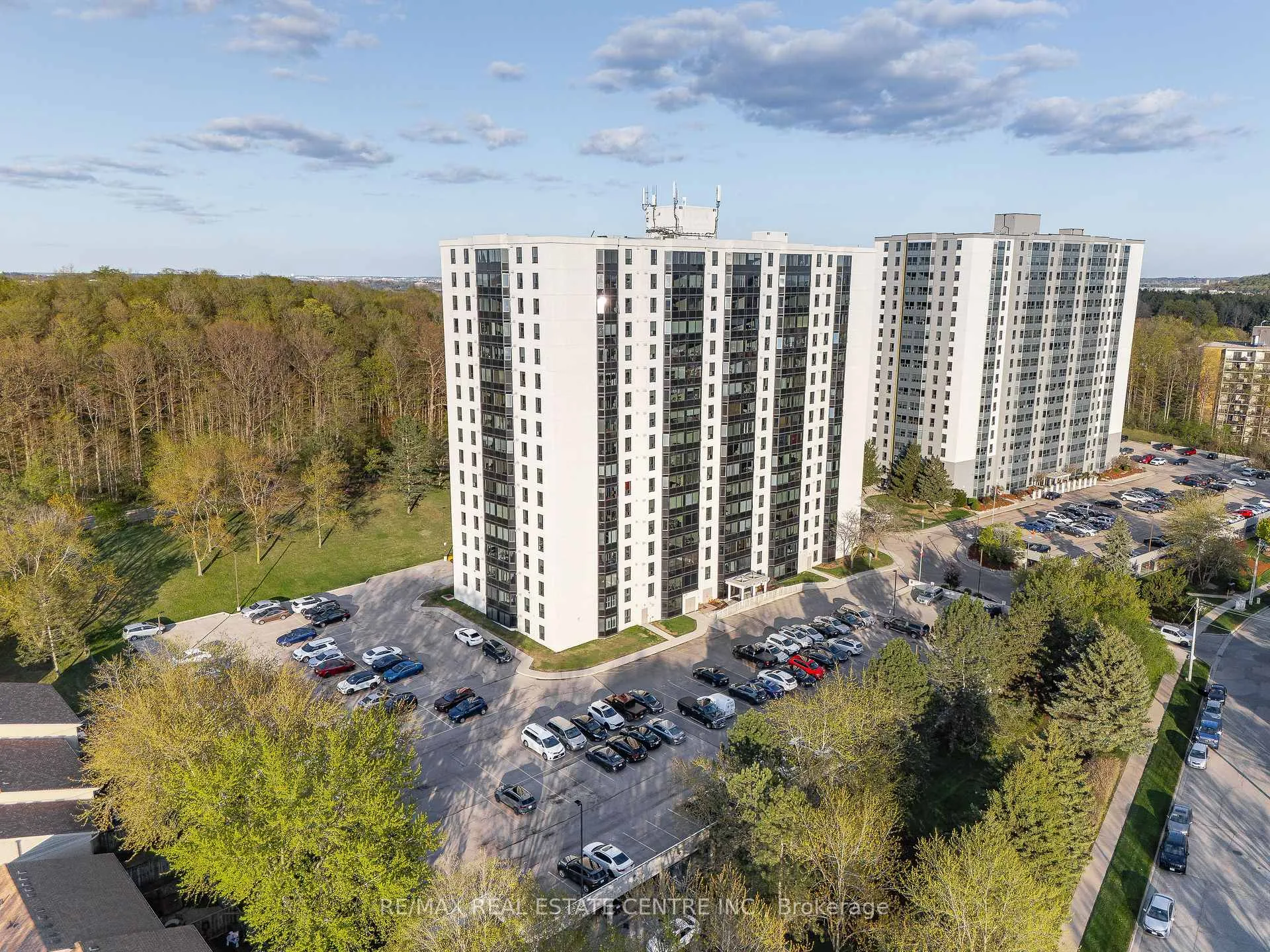 Photo 34 of Unit 1002, 35 Green Valley Drive, Kitchener, Pioneer Park — HOMEH