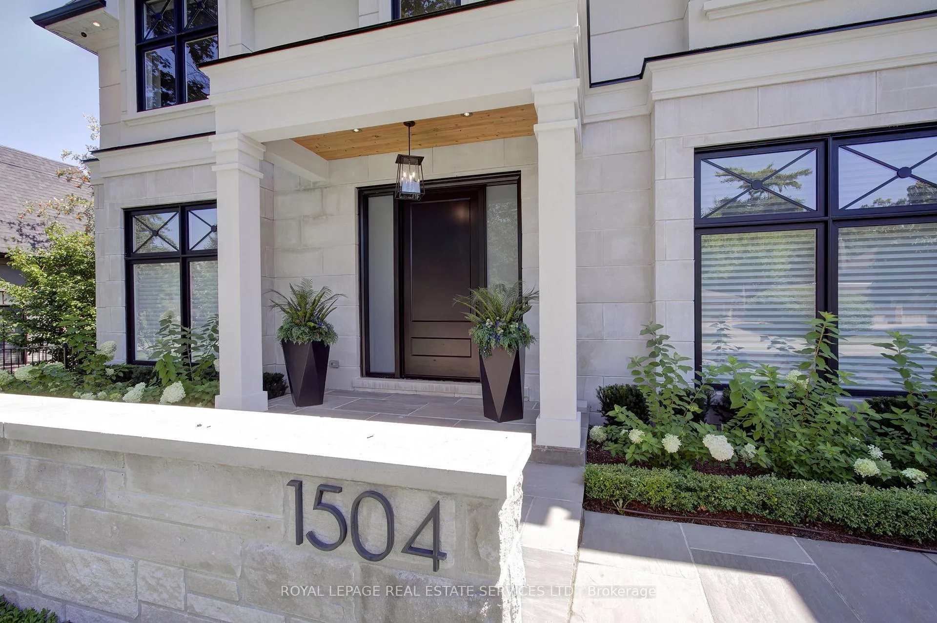 Photo 3 of 1504 Warren Drive, Oakville, Morrison — HOMEH