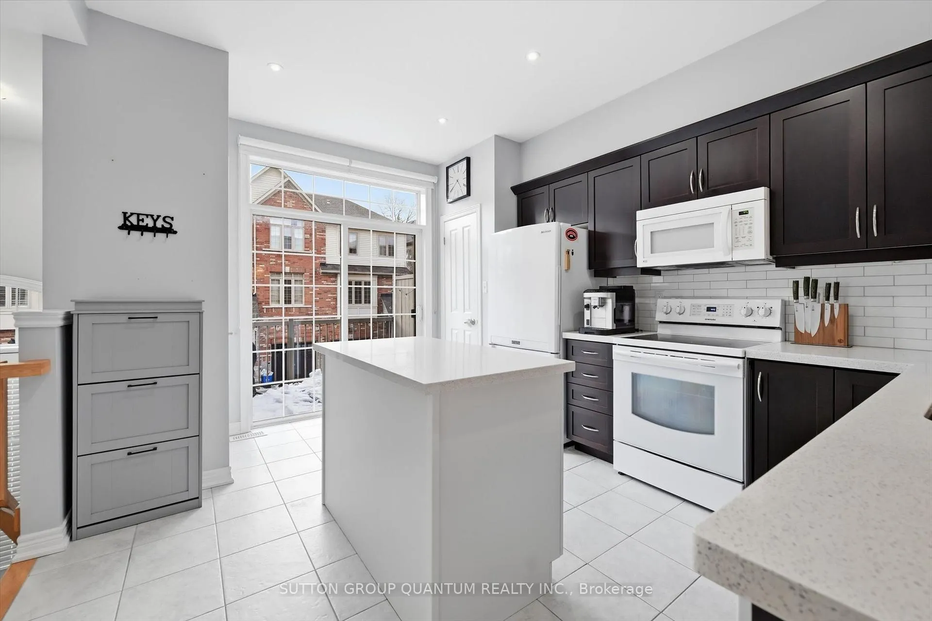 Photo 2 of Unit 2, 4165 Upper Middle Road, Burlington, Rose — HOMEH