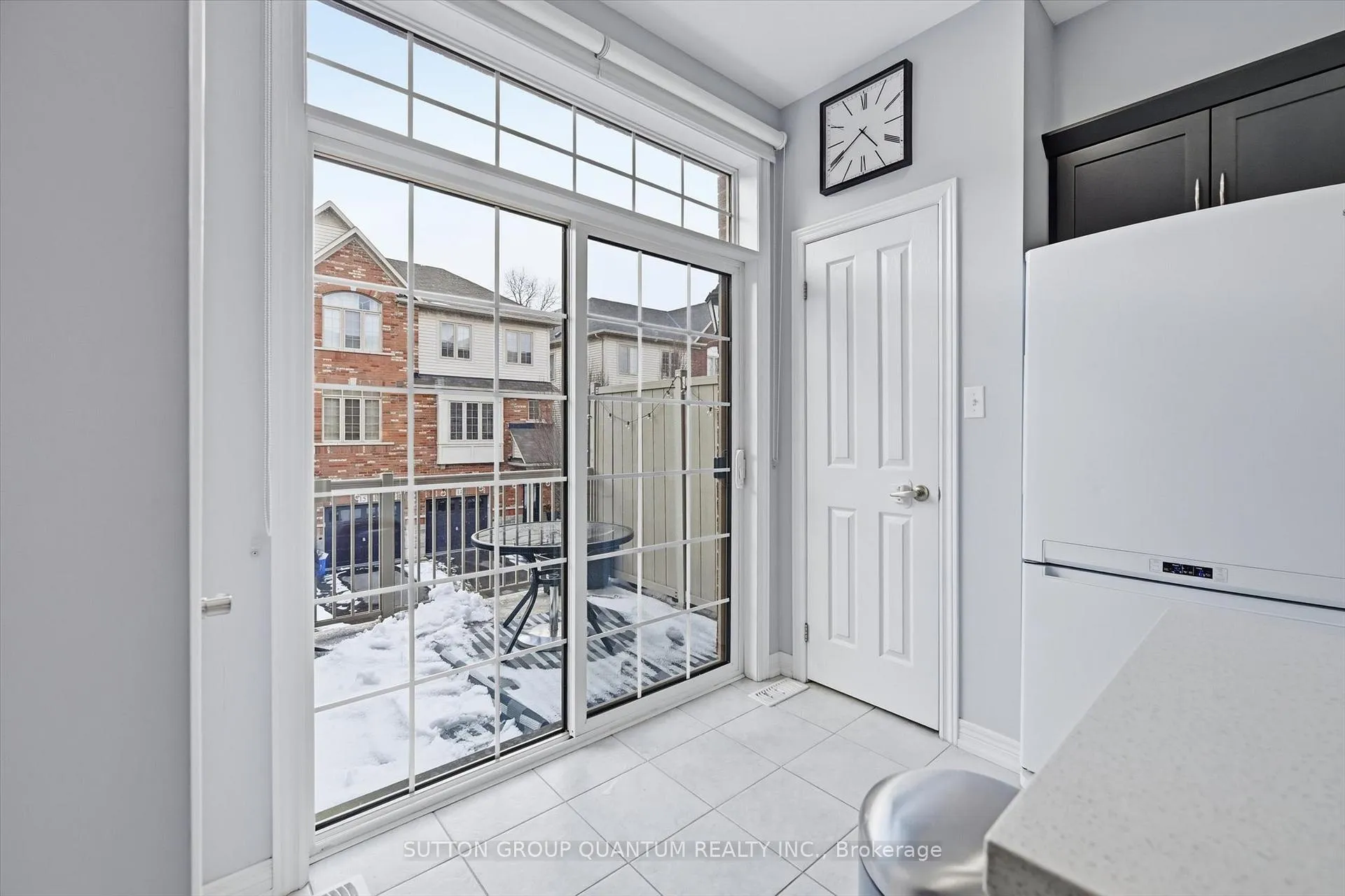 Photo 4 of Unit 2, 4165 Upper Middle Road, Burlington, Rose — HOMEH