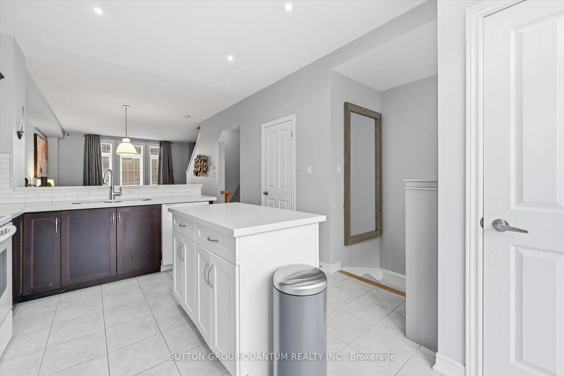 Photo 5 of Unit 2, 4165 Upper Middle Road, Burlington, Rose — HOMEH