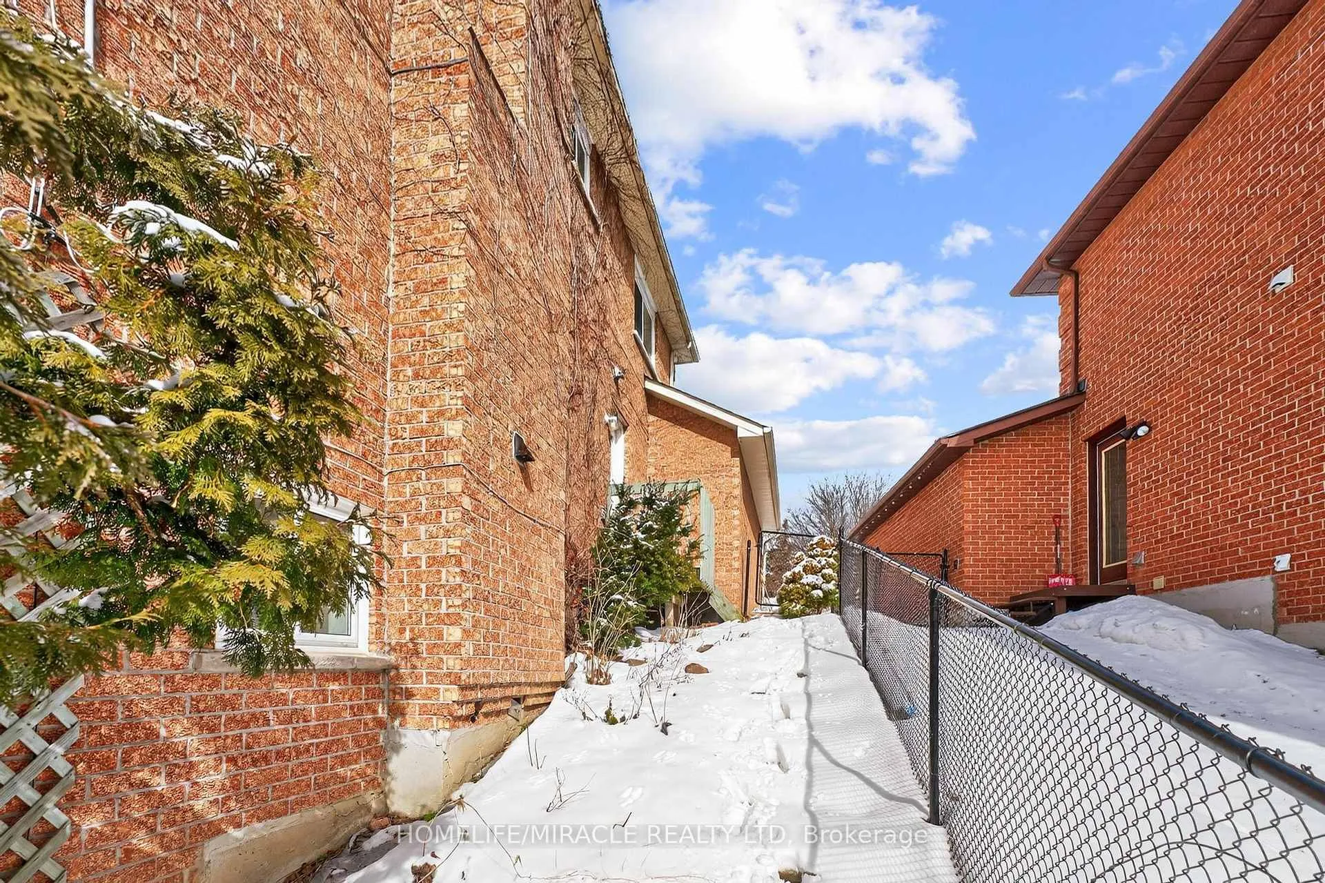 Photo 7 of 1002 Rambleberry Avenue, Pickering, Liverpool — HOMEH