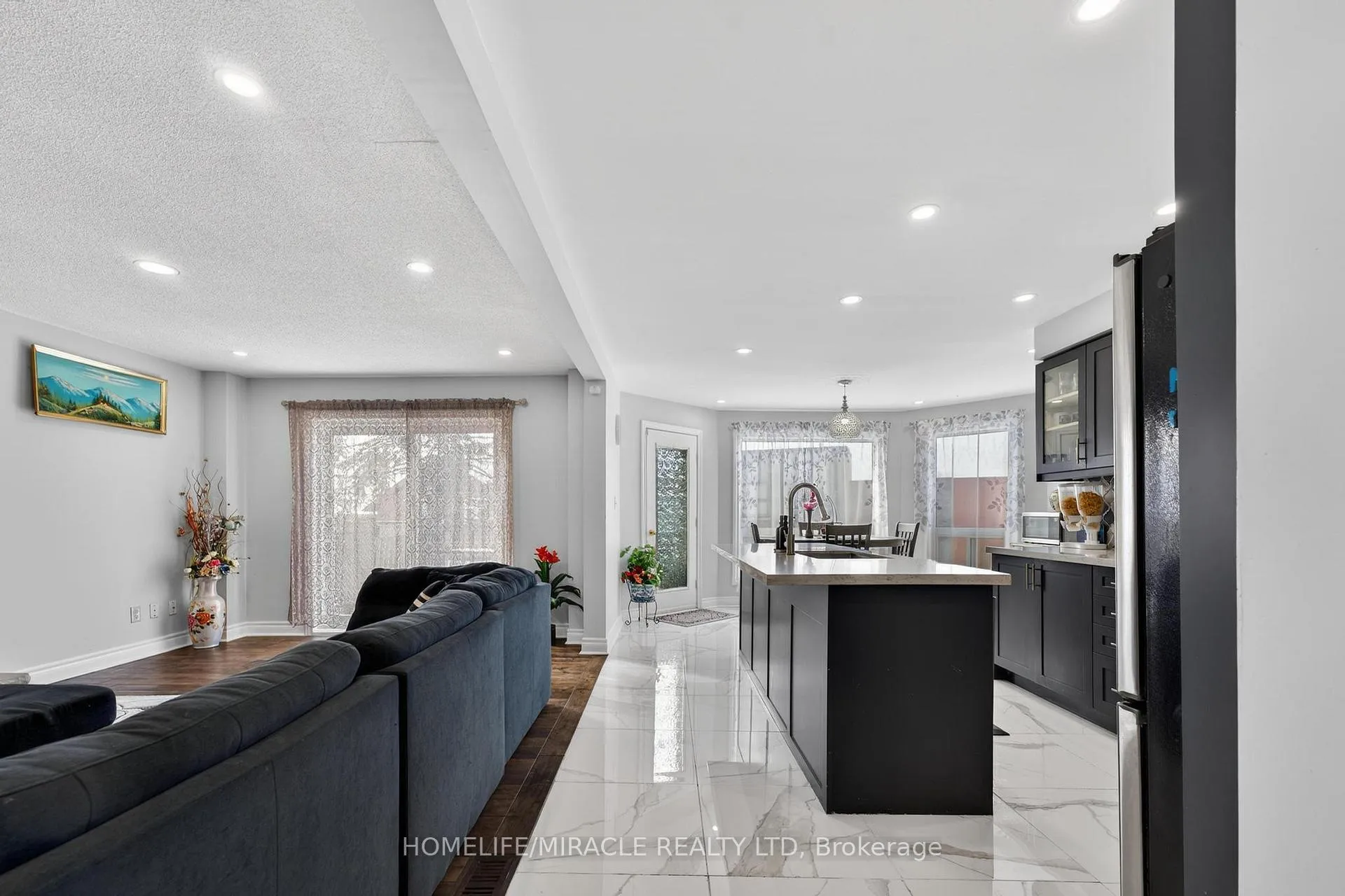 Photo 10 of 1002 Rambleberry Avenue, Pickering, Liverpool — HOMEH