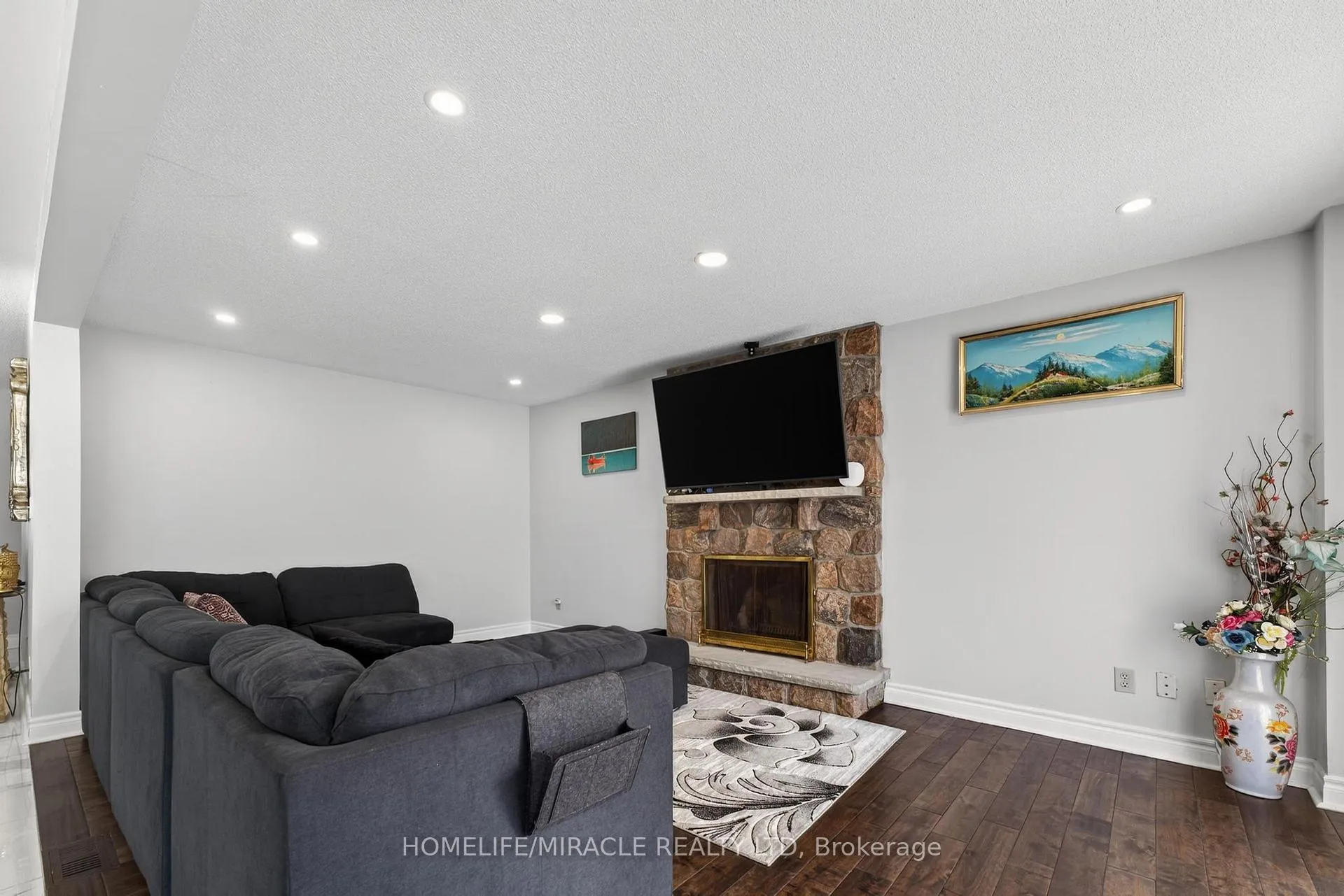 Photo 11 of 1002 Rambleberry Avenue, Pickering, Liverpool — HOMEH
