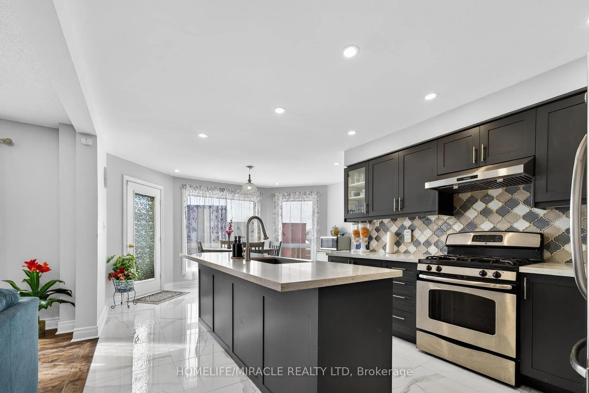 Photo 13 of 1002 Rambleberry Avenue, Pickering, Liverpool — HOMEH
