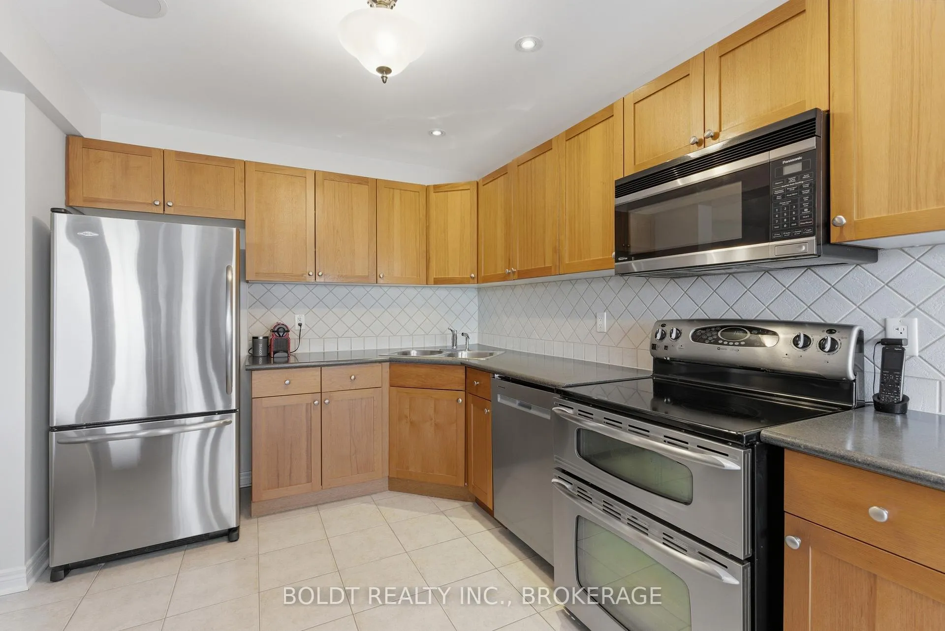 Photo 10 of 153 McBride Drive, St. Catharines, Rykert/Vansickle — HOMEH