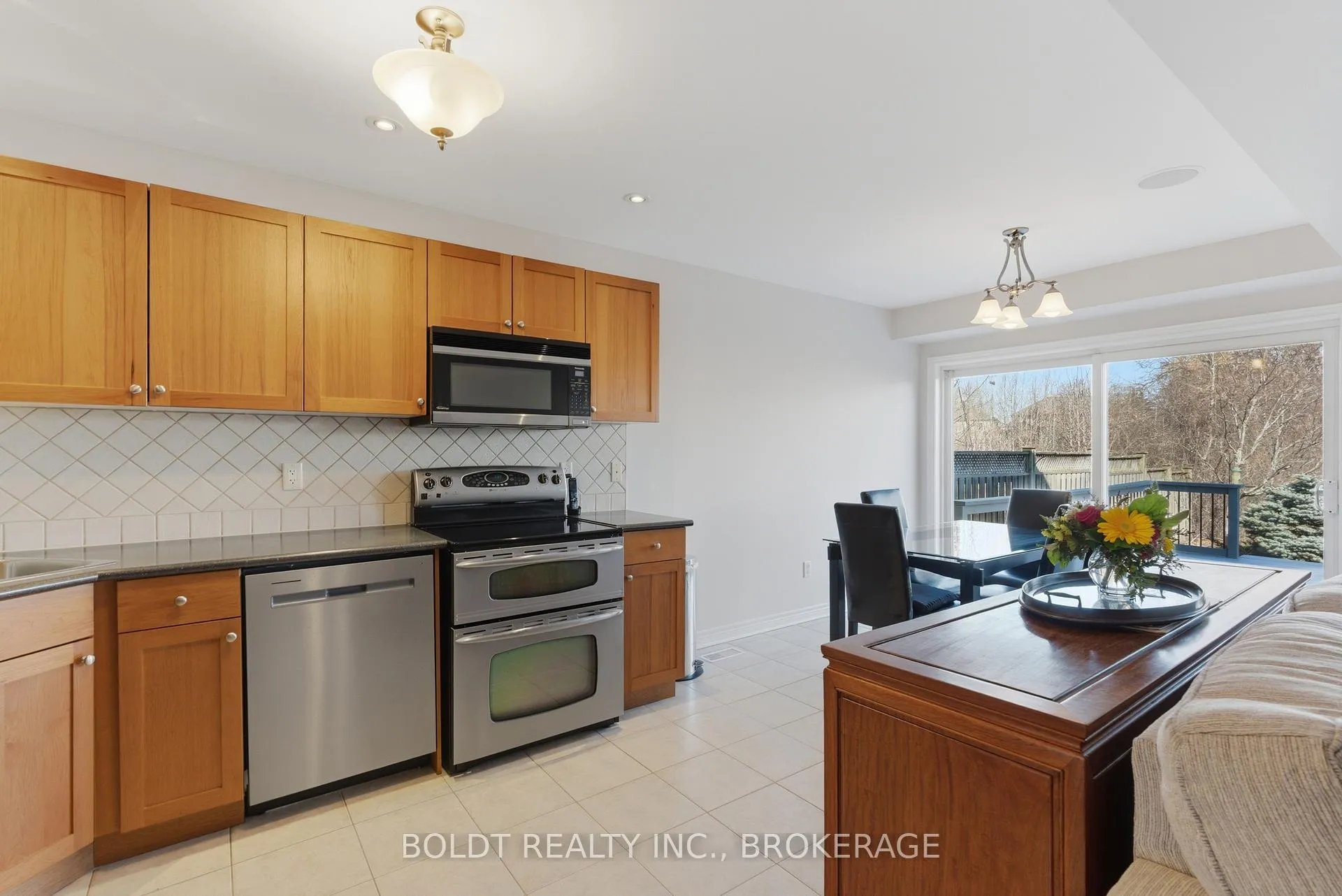 Photo 11 of 153 McBride Drive, St. Catharines, Rykert/Vansickle — HOMEH