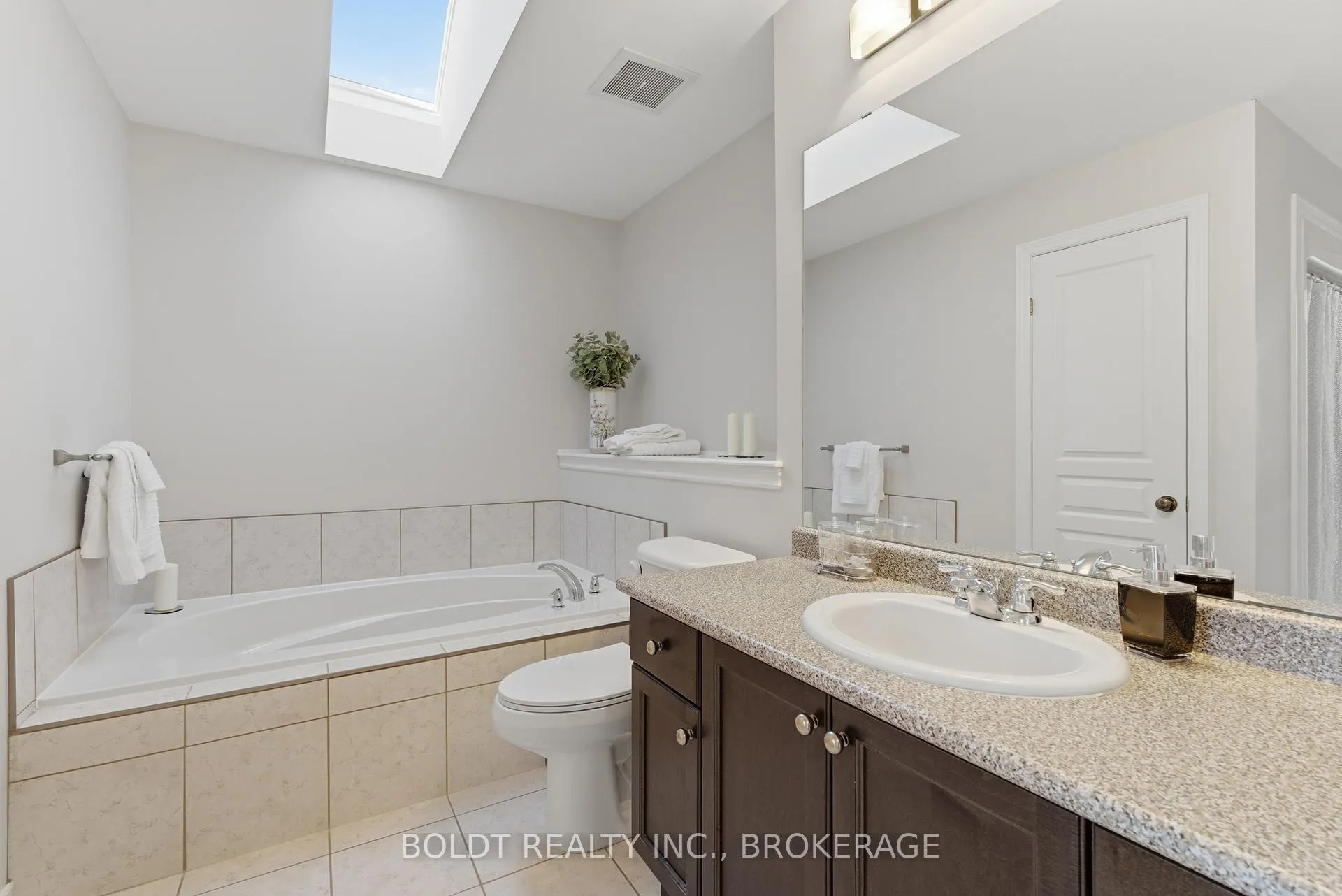 Photo 18 of 153 McBride Drive, St. Catharines, Rykert/Vansickle — HOMEH