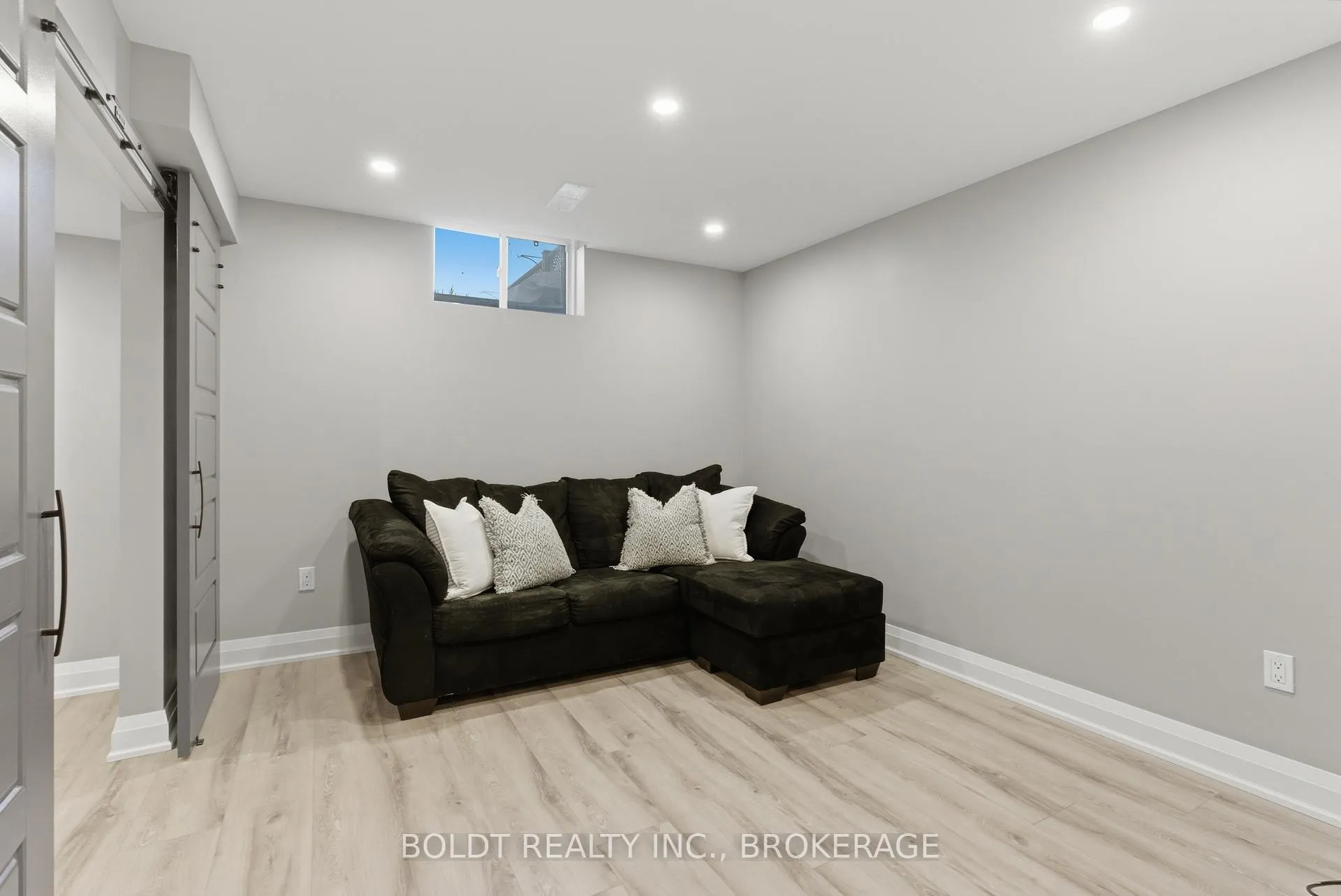 Photo 28 of 153 McBride Drive, St. Catharines, Rykert/Vansickle — HOMEH