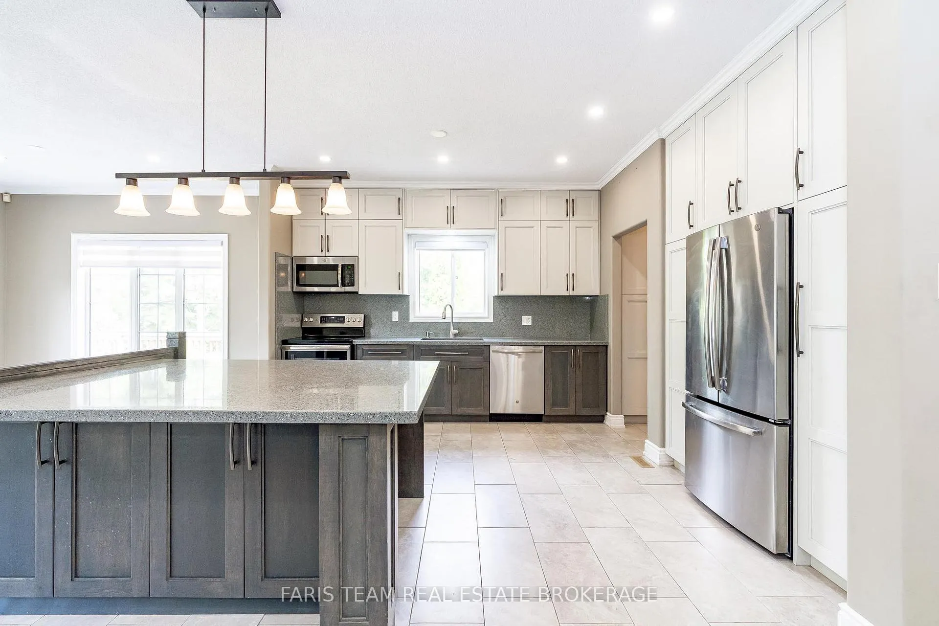 Photo 6 of 46 Kell Place, Barrie, Bayshore — HOMEH