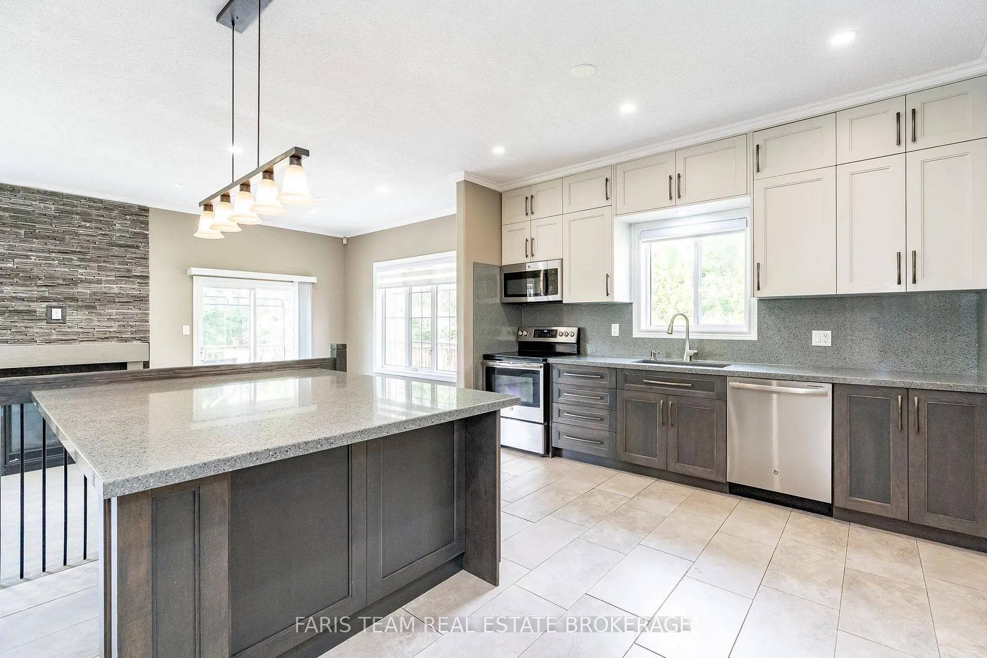 Photo 7 of 46 Kell Place, Barrie, Bayshore — HOMEH