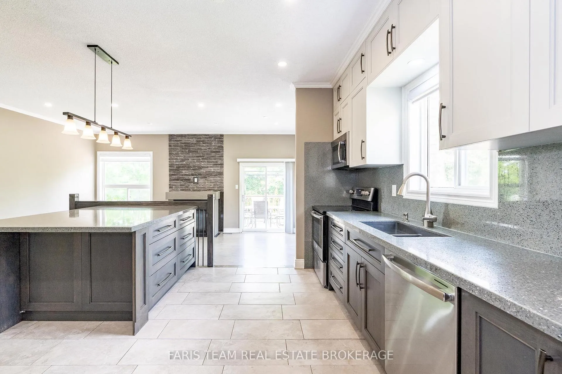Photo 8 of 46 Kell Place, Barrie, Bayshore — HOMEH