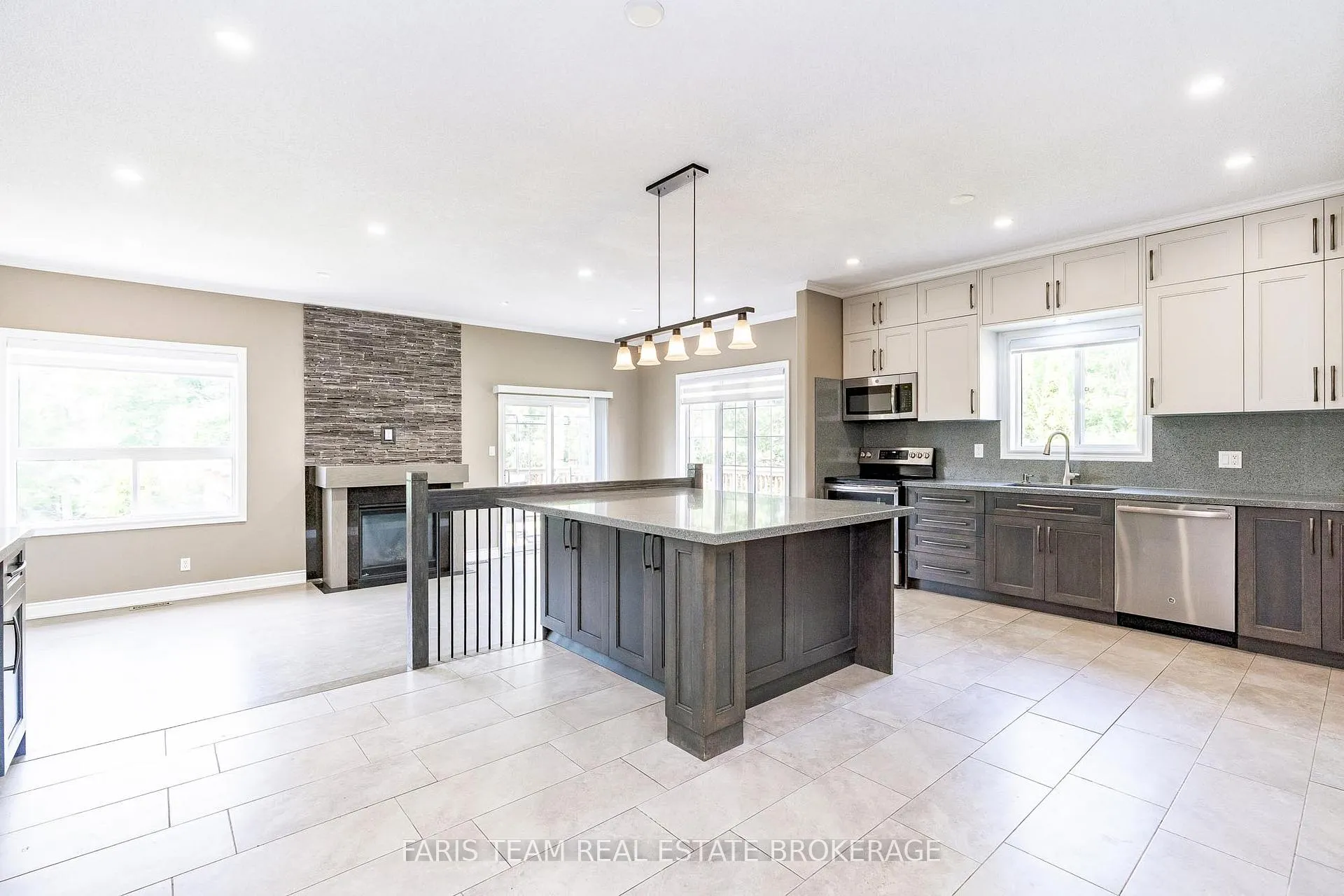 Photo 11 of 46 Kell Place, Barrie, Bayshore — HOMEH