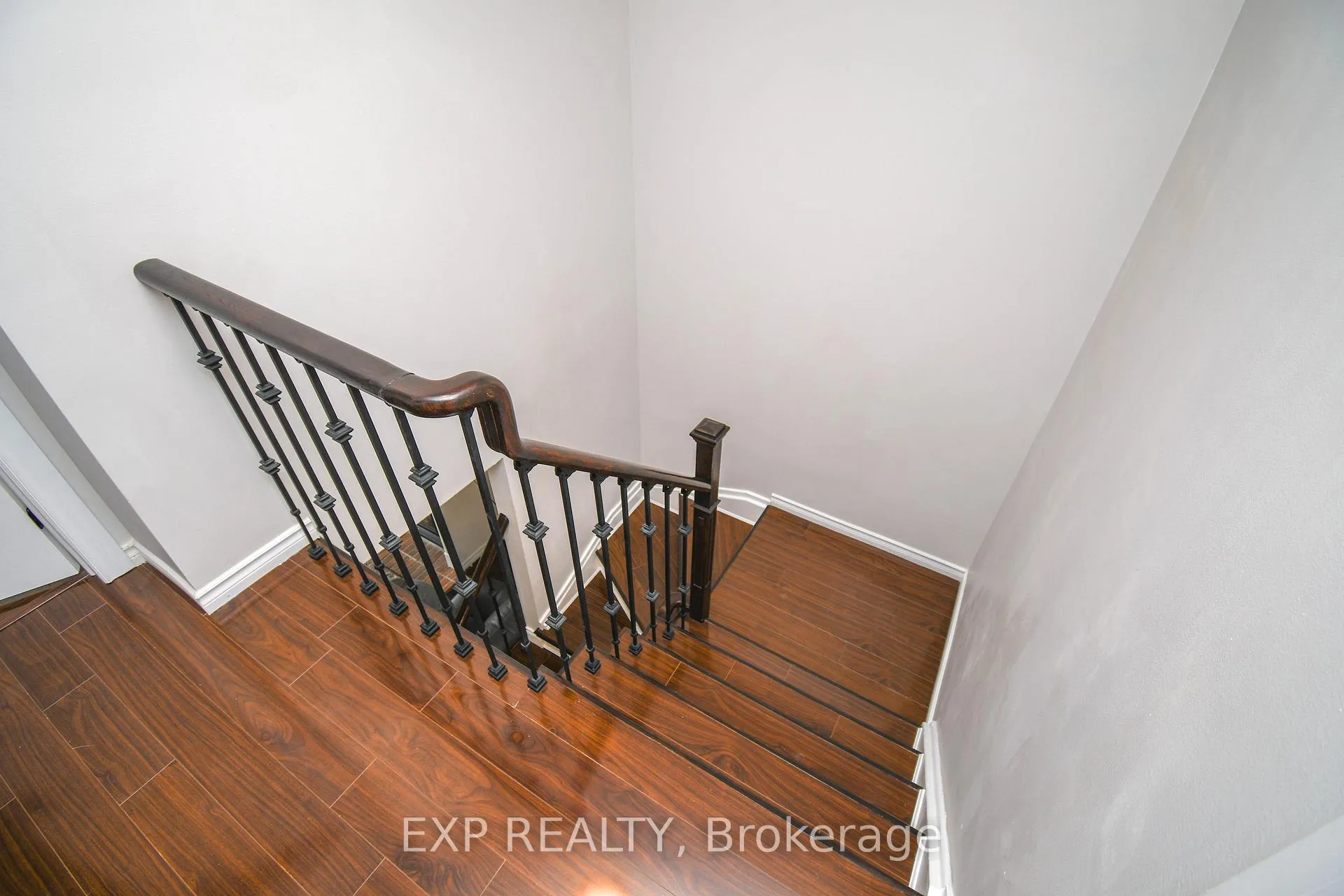 Photo 8 of 30 Aikens Crescent, Barrie, Holly — HOMEH